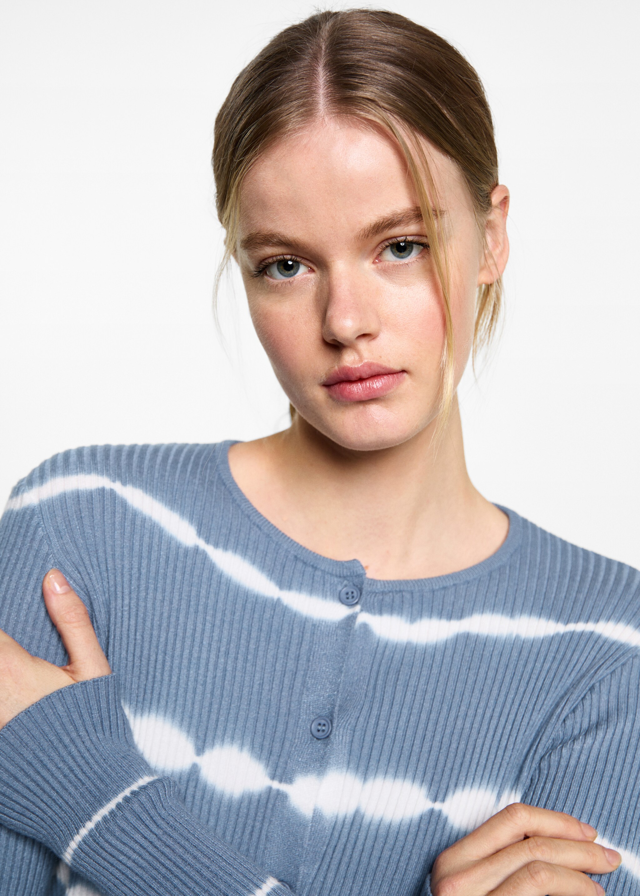 Fine-knit cardigan - Details of the article 1, Sky Blue. Ref: 87054786-00.