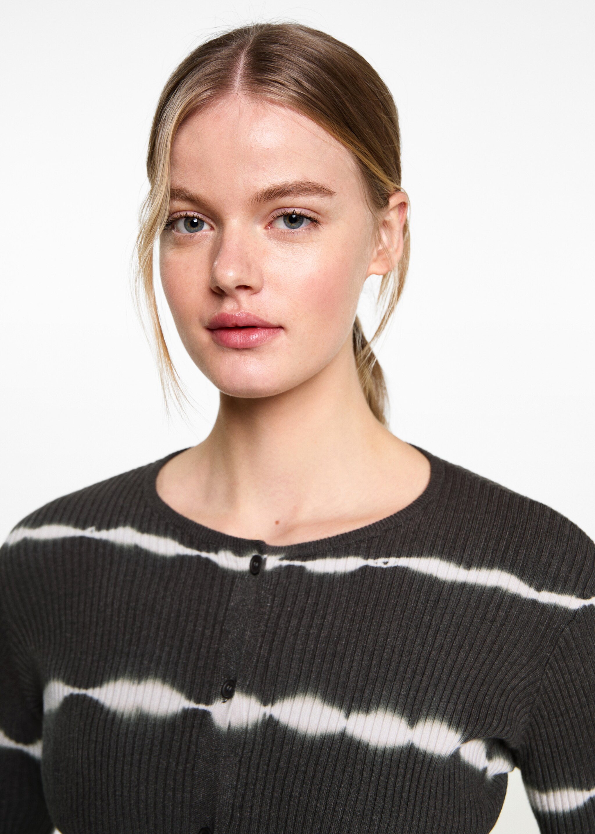 Fijn gebreid vest - Detail van het artikel 1, Antraciet. Ref: 87054786-00.