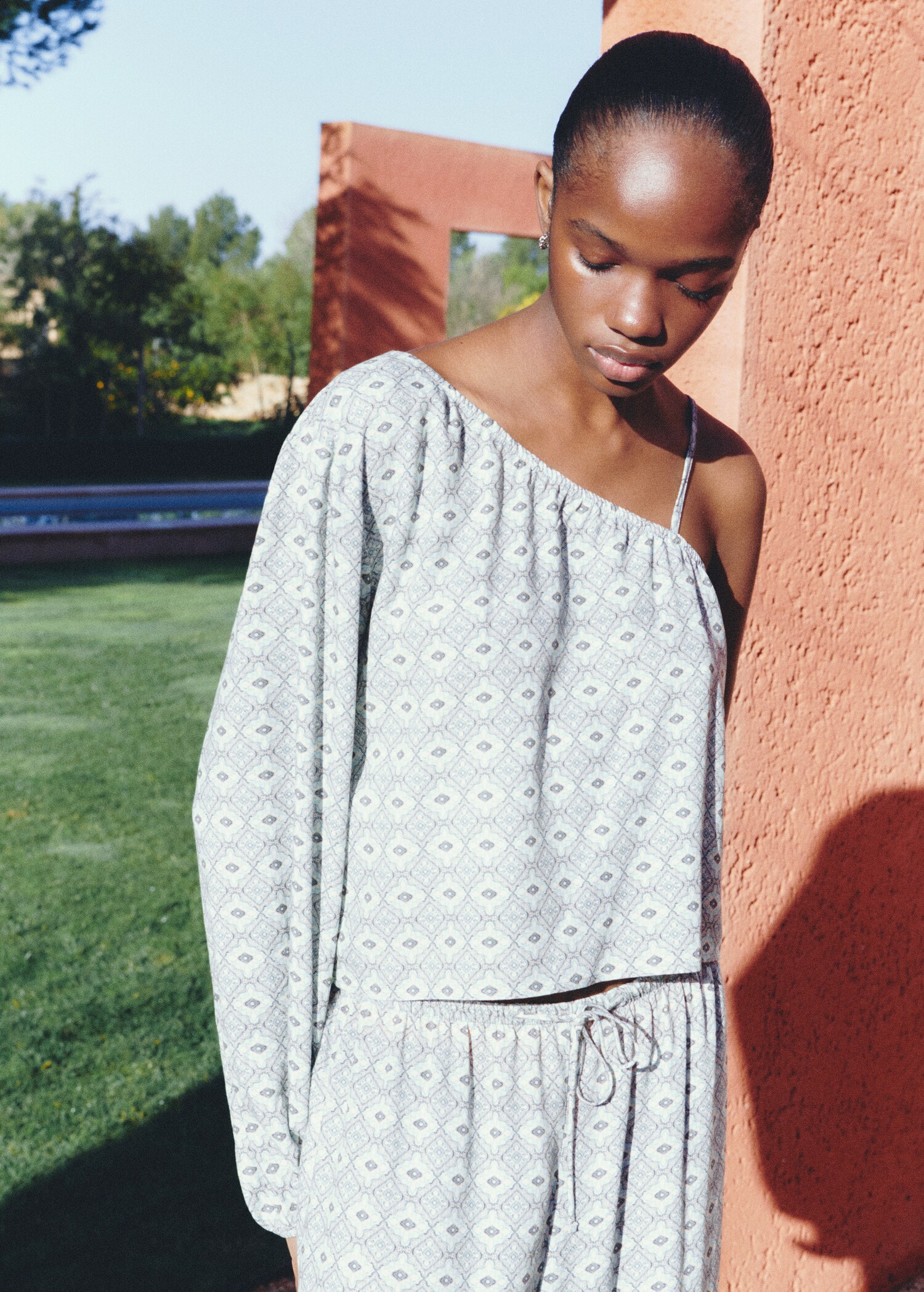 Asymmetrical printed blouse - Details of the article 5