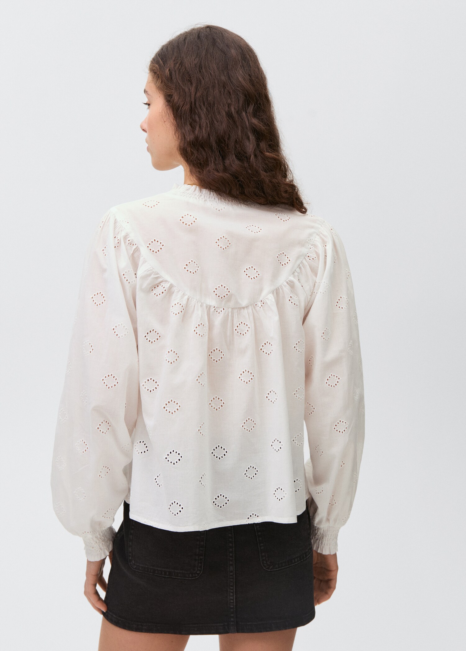 English embroidery blouse - Reverse of the article