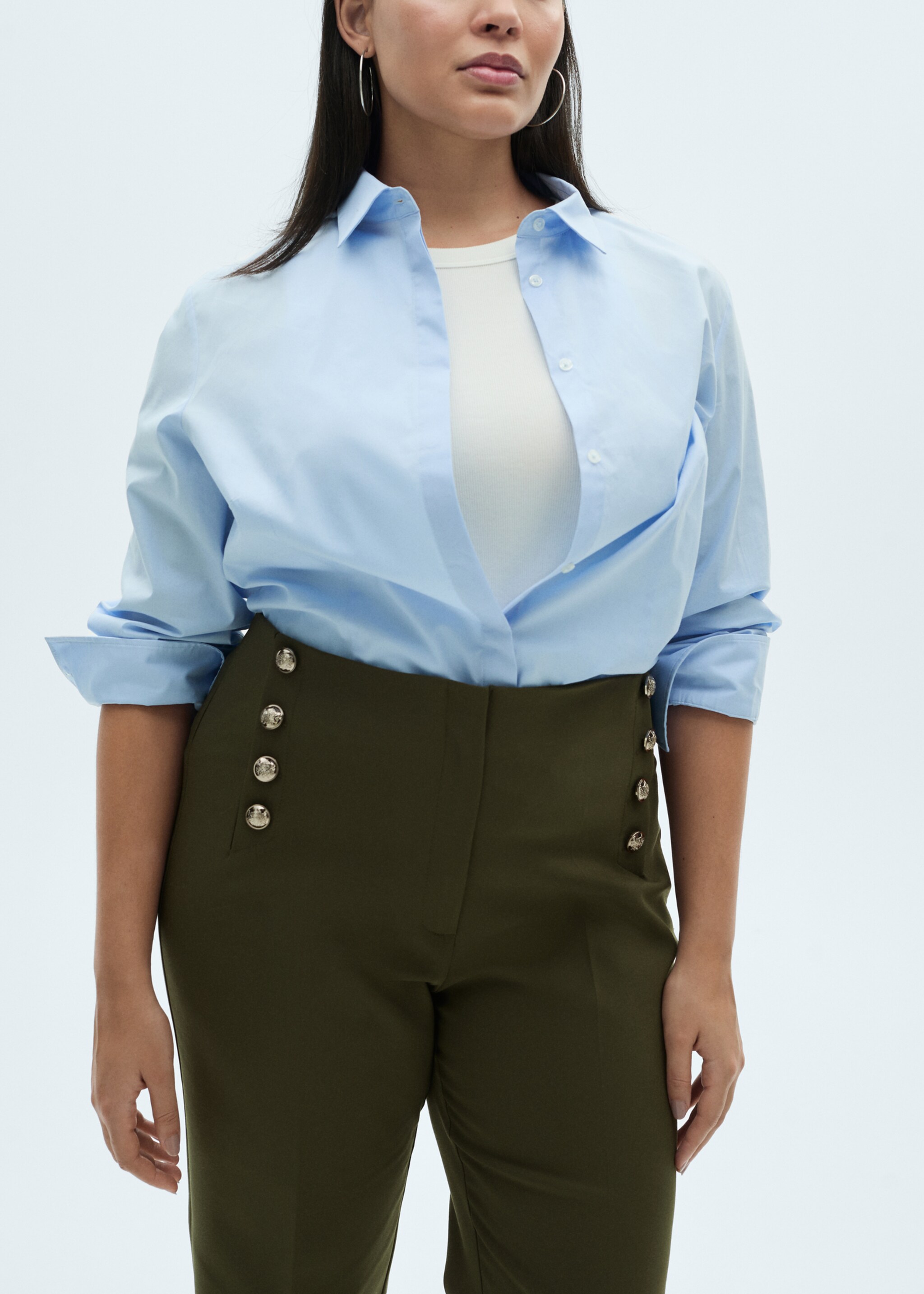 Rechte broek met sieraadknopen - Detail van het artikel 4, Kaki. Ref: 87054801-00.