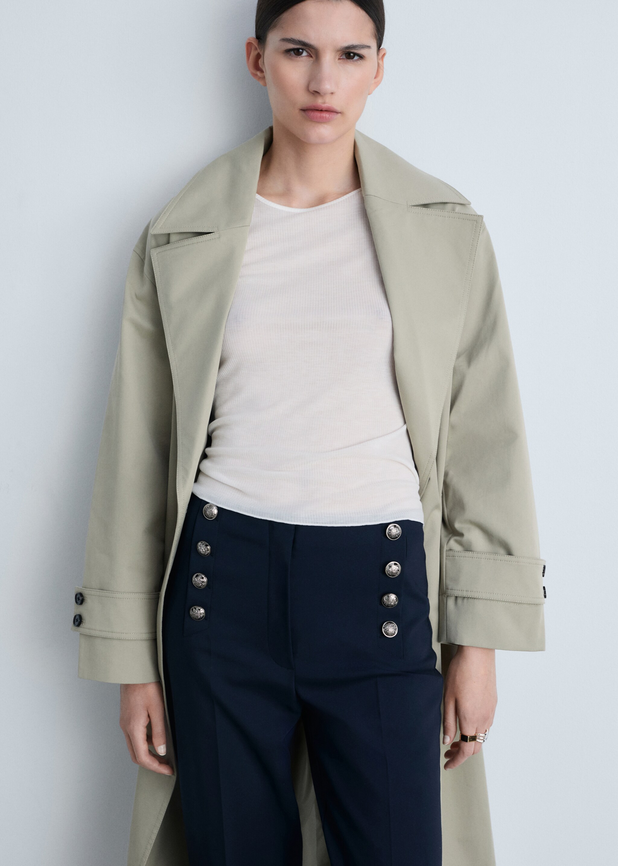 Rechte broek met sieraadknopen - Detail van het artikel 1, Donkermarine. Ref: 87054801-00.