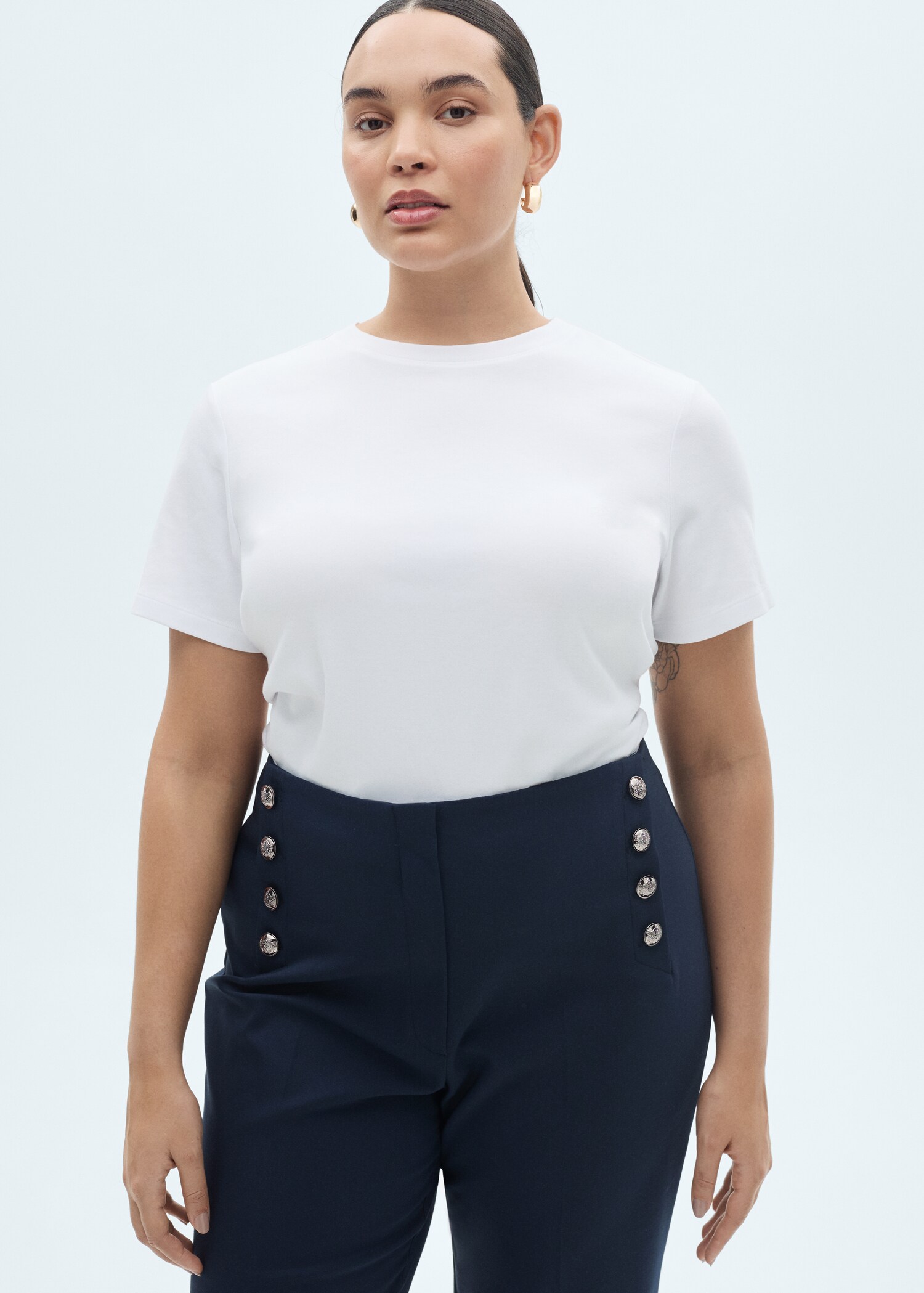 Rechte broek met sieraadknopen - Detail van het artikel 4