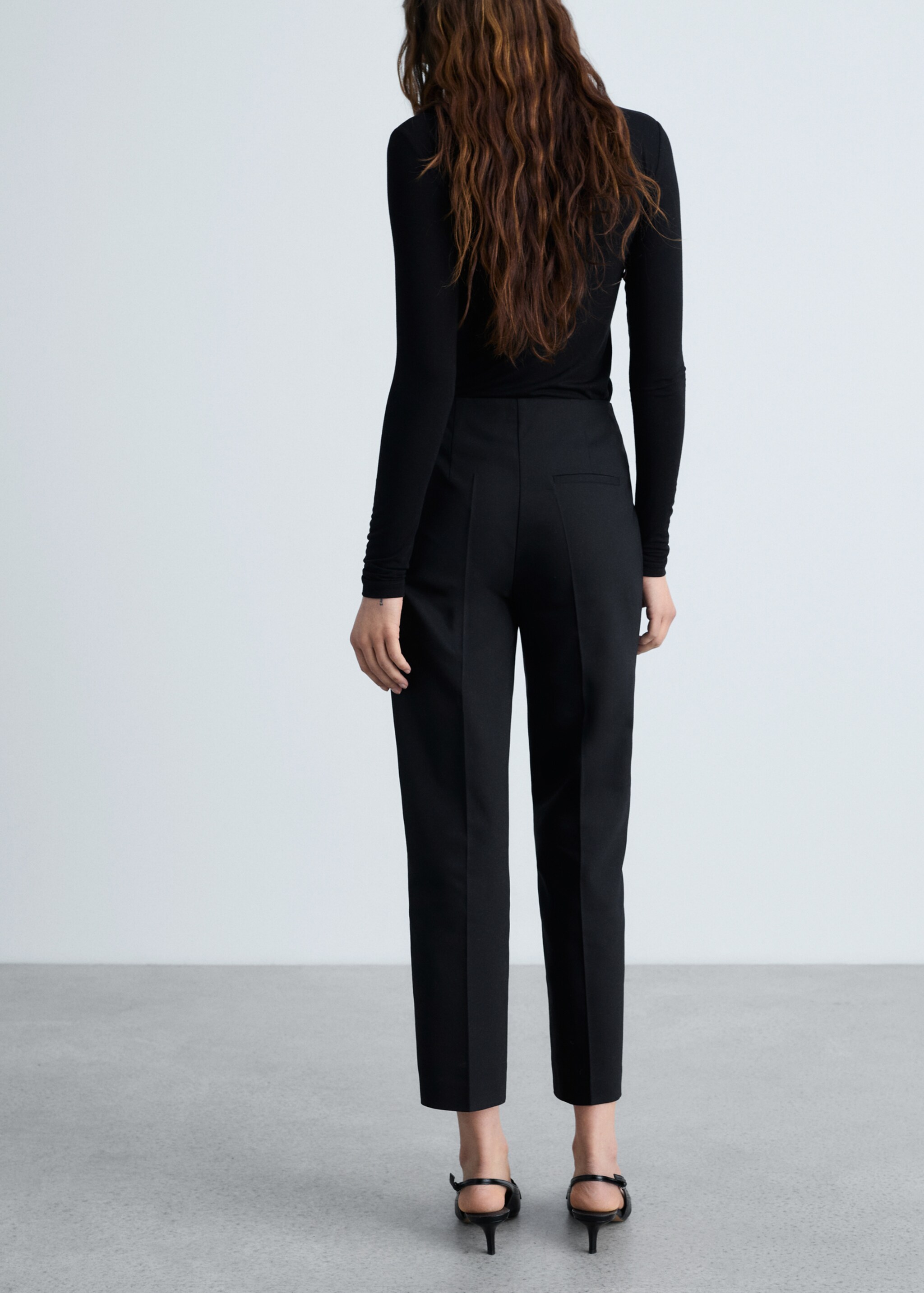 Παντελόνι σε ίσια γραμμή με κουμπιά κοσμήματα - Πίσω όψη προϊόντος, Μαύρο. Ref: 87054801-00.