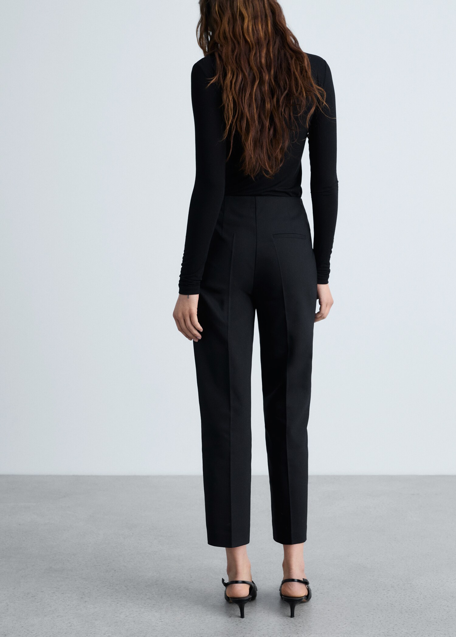 Rechte broek met sieraadknopen - Achterkant van het artikel