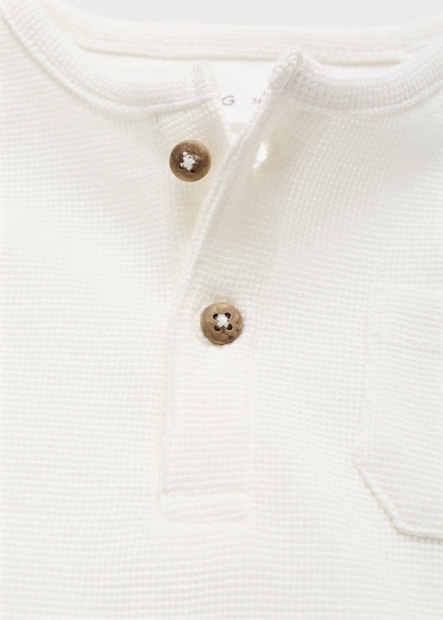 Buttoned long sleeve t-shirt - Details of the article 8