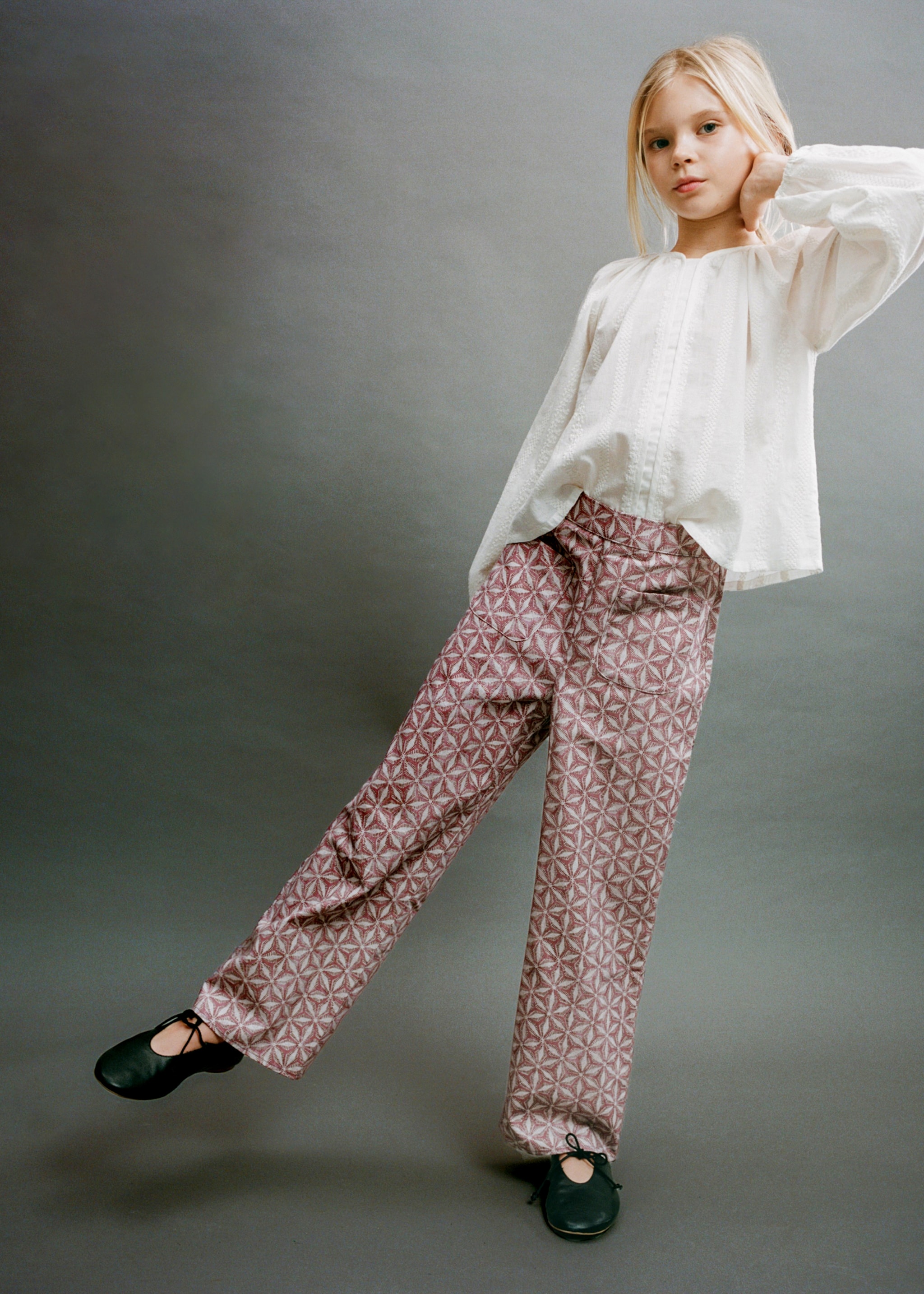 Printed pocket pants - Details of the article 6, Pink. Ref: 87054807-00.