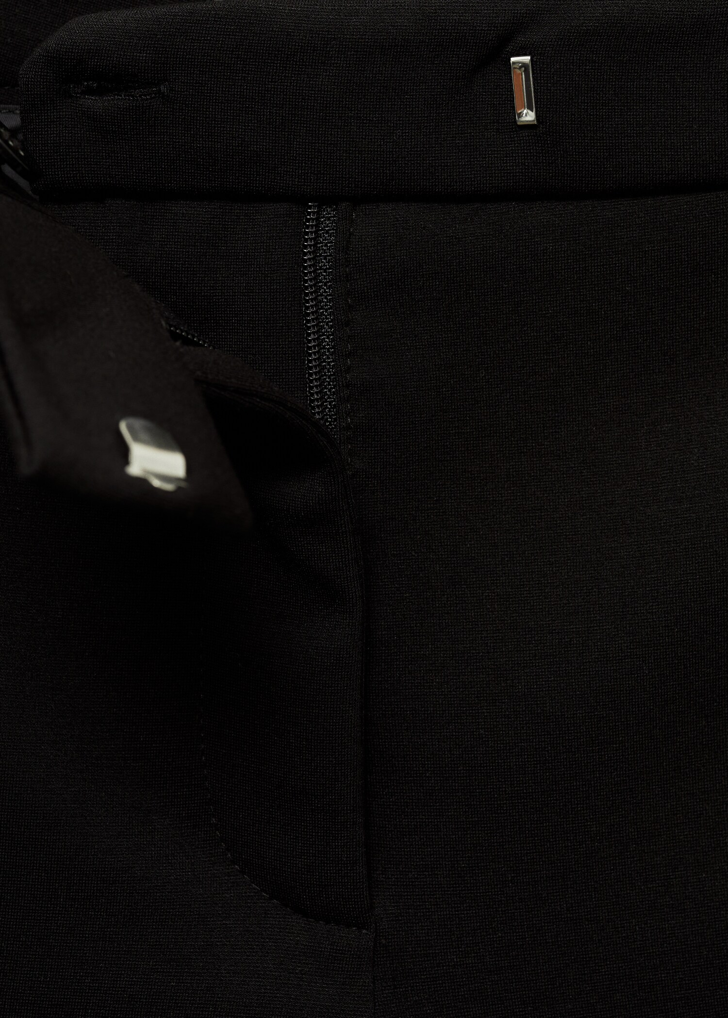 Straight mid-rise trousers - Details of the article 0