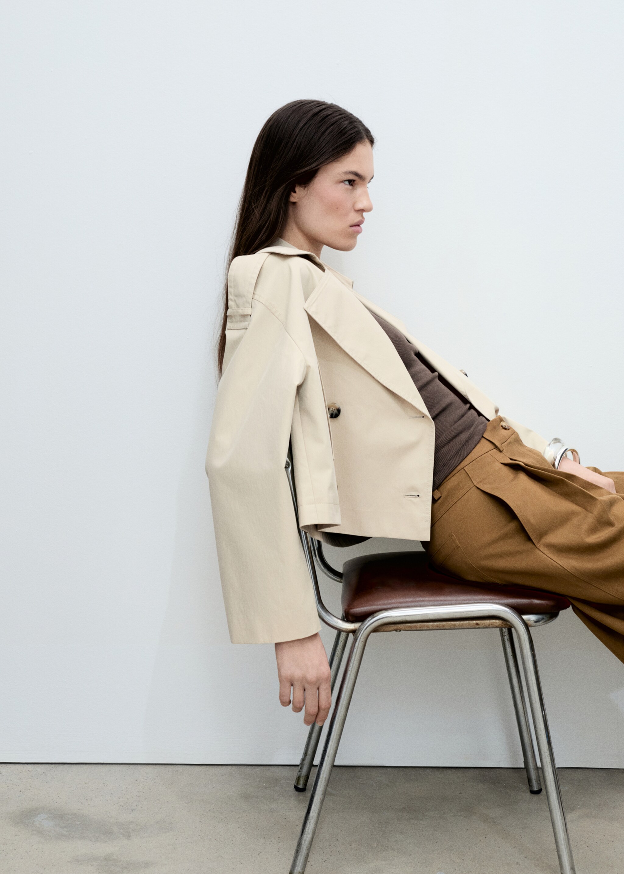 Double-breasted cropped trench coat - Details of the article 2, Light/Pastel Grey. Ref: 87055735-00.