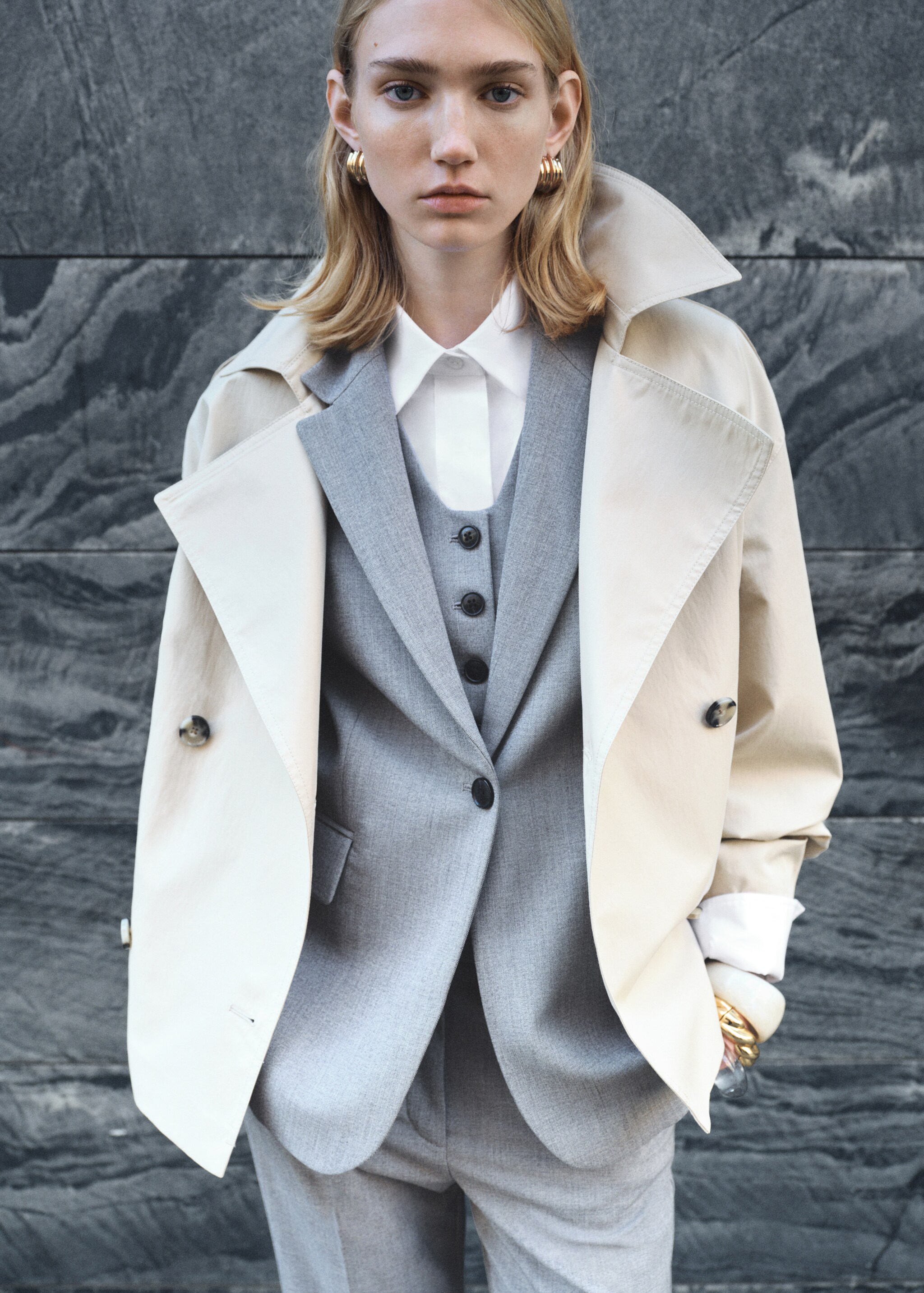 Double-breasted cropped trench coat - Details of the article 7, Light/Pastel Grey. Ref: 87055735-00.