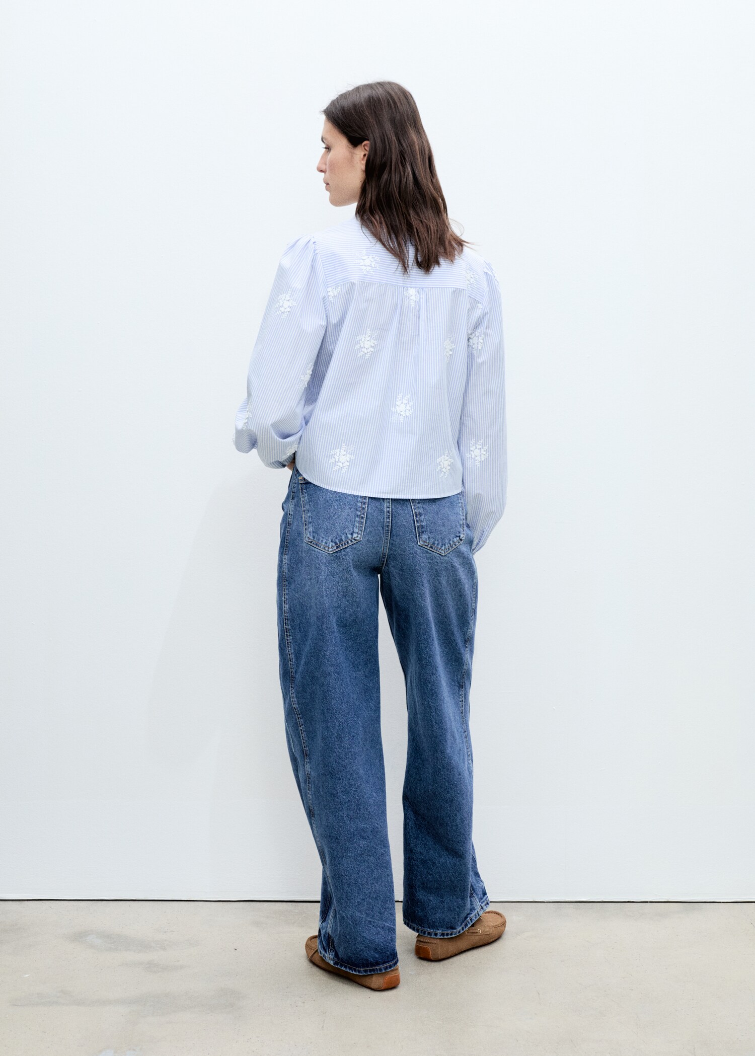 Flower embroidered striped shirt - Reverse of the article