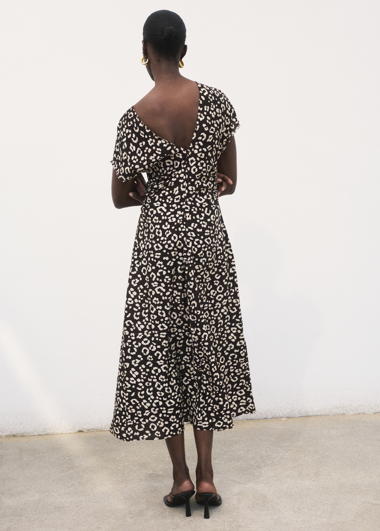 Animal-print dress with frayed edges - Reverse of the article