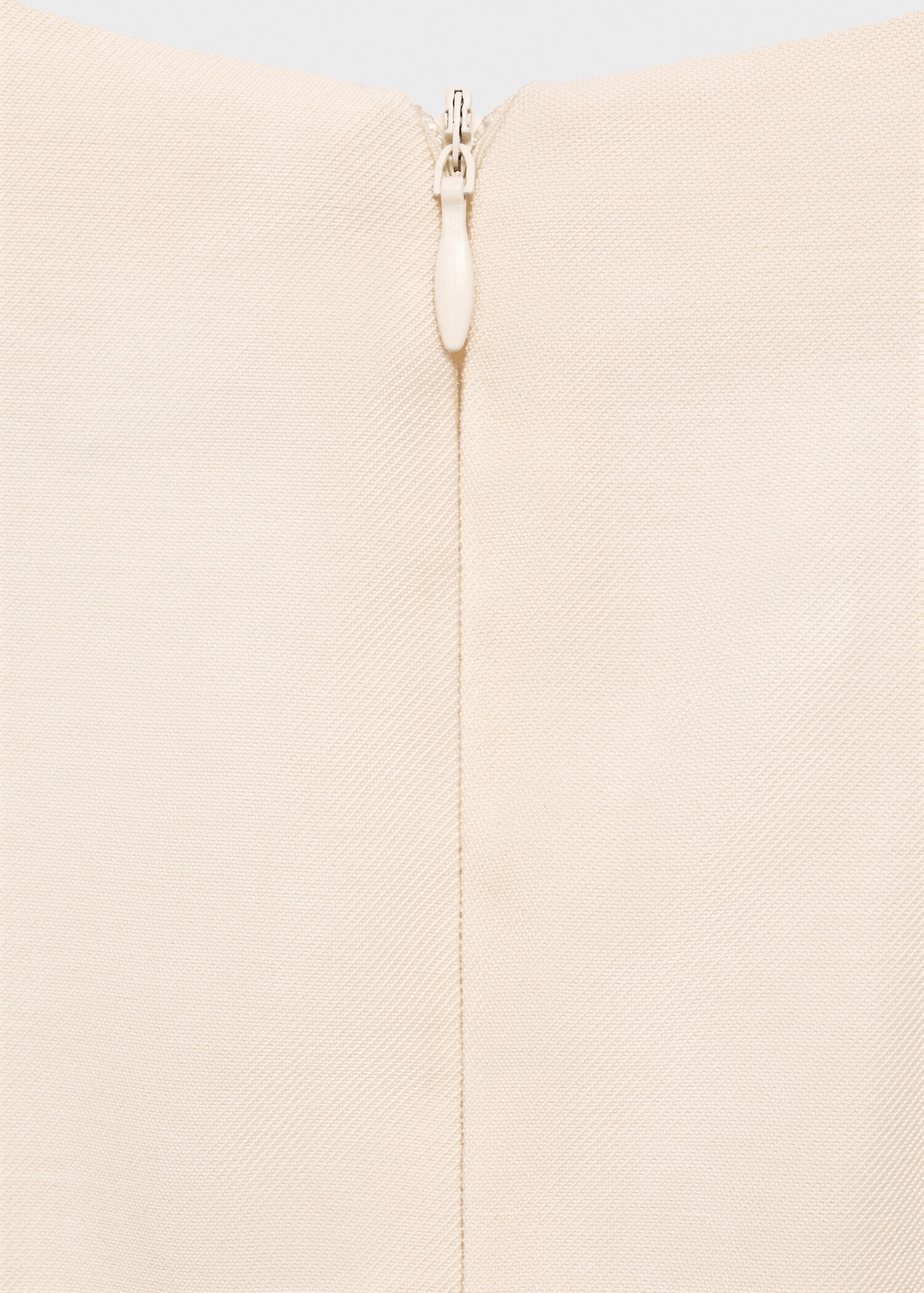 Long jumpsuit with belt and buckle - Details of the article 0