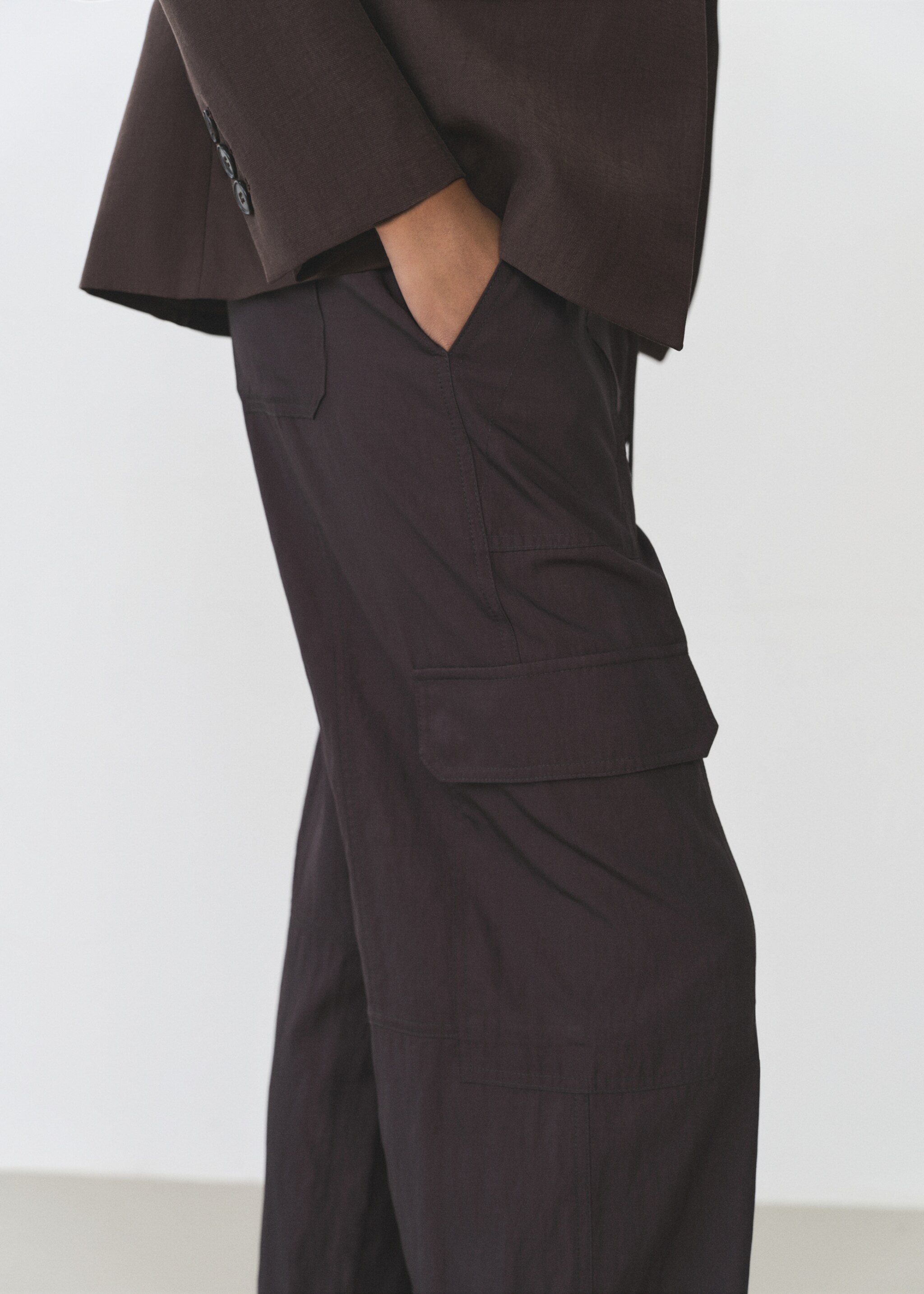 Pantalón cargo soft - Detalle del artículo 6, Gris antracita. Ref: 87055756-00.