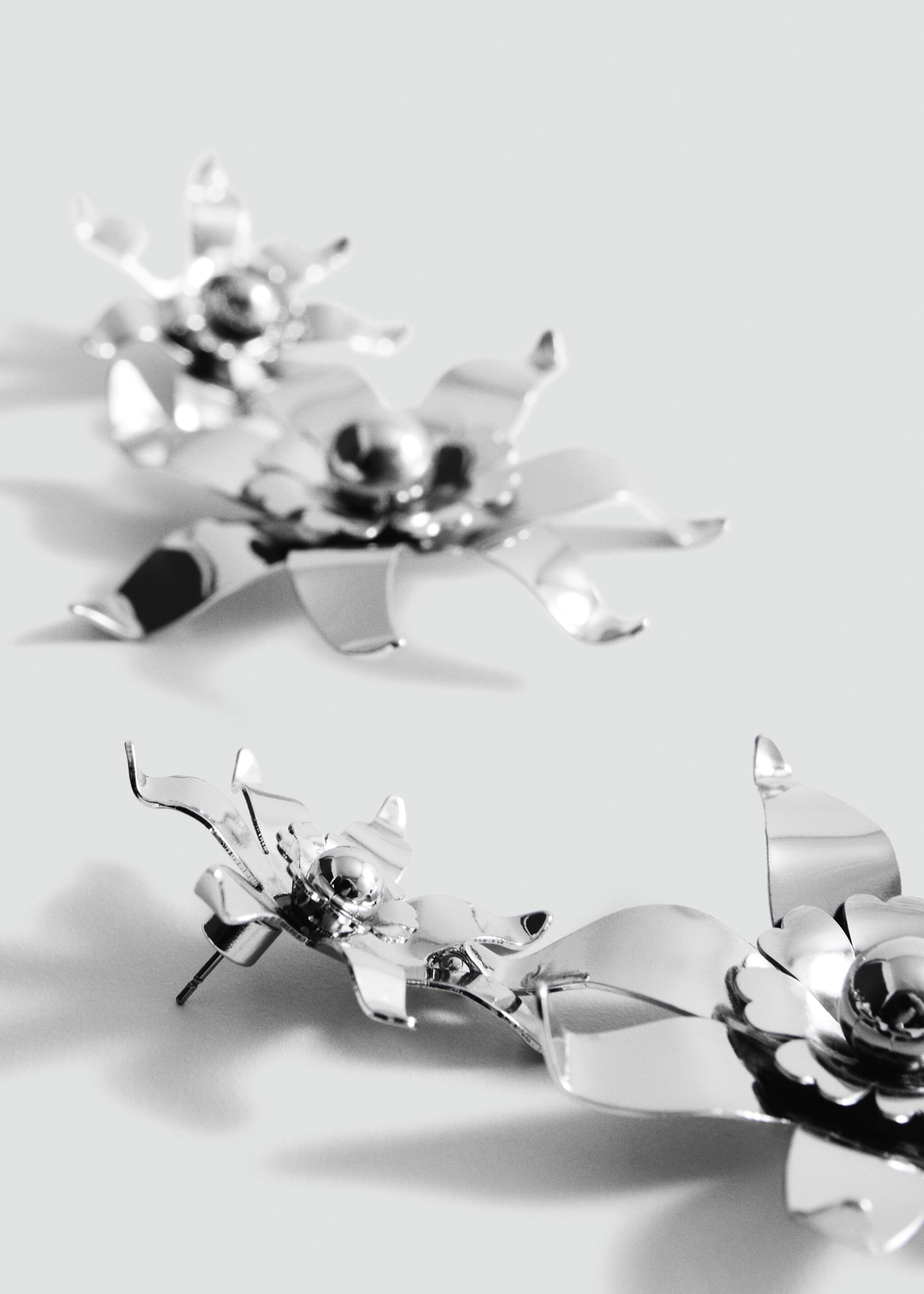 Flower pendant earrings - Medium plane, Silver. Ref: 87055762-00.
