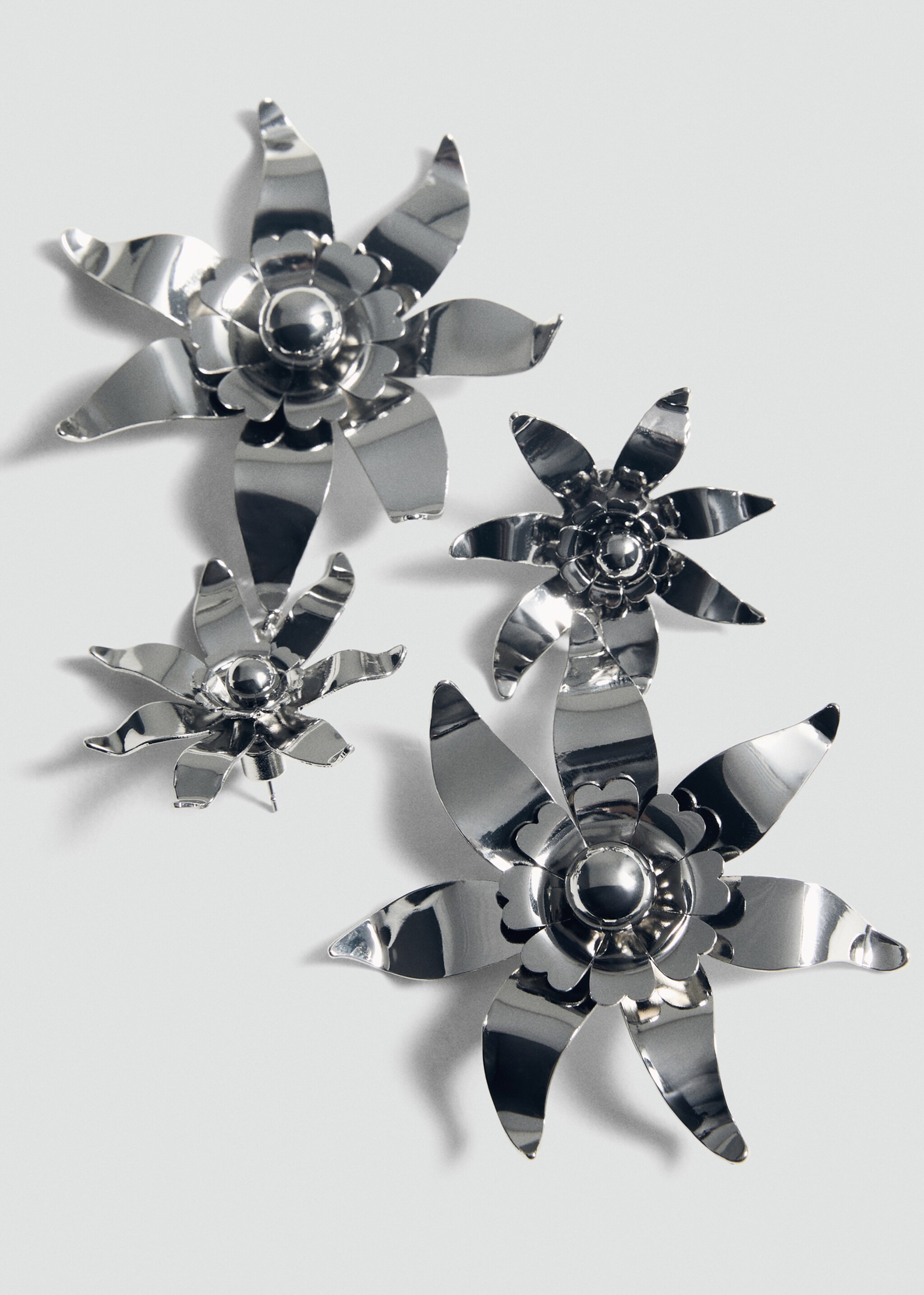 Flower pendant earrings - Details of the article 1, Silver. Ref: 87055762-00.
