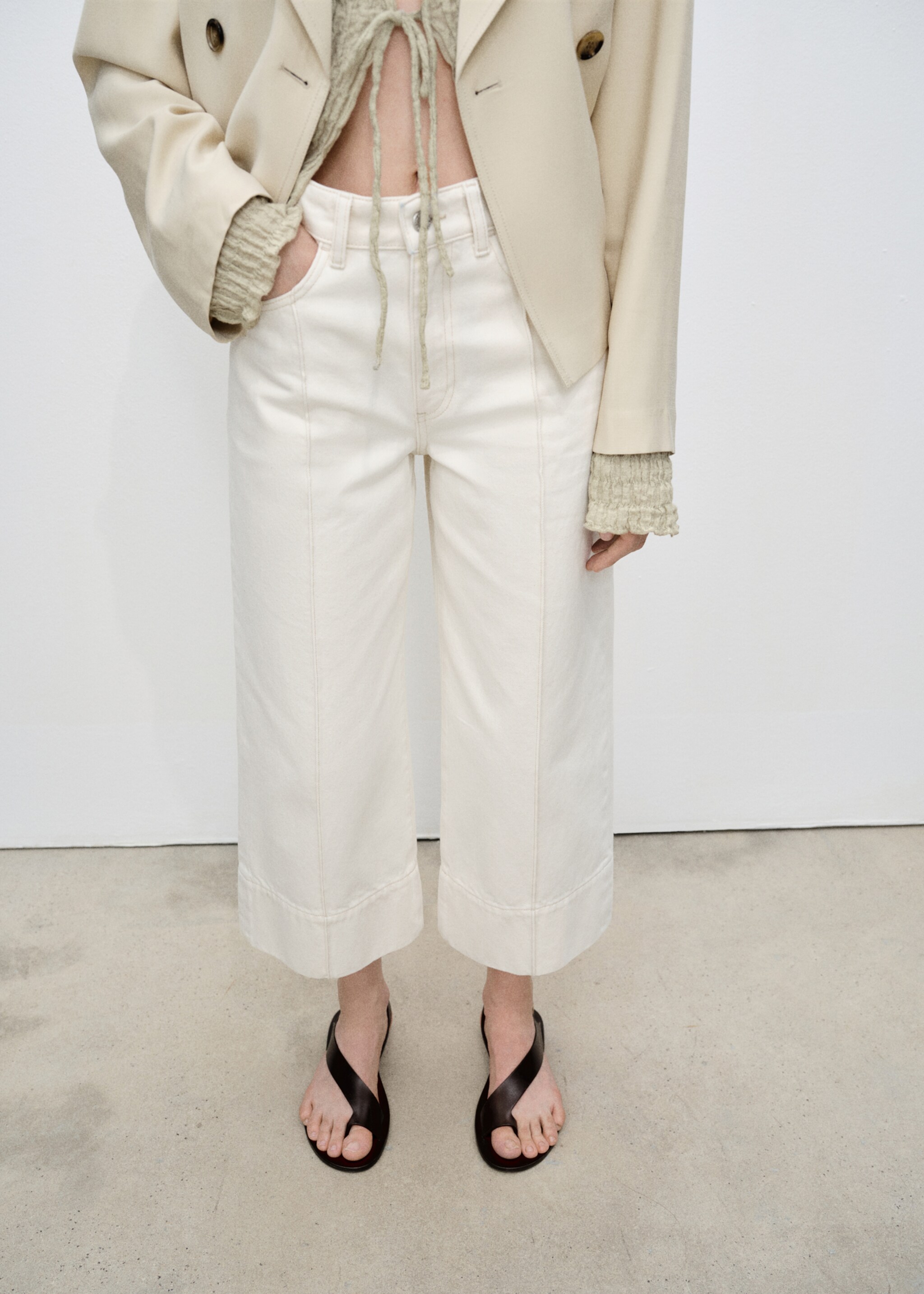 Cropped wideleg jeans med sømmer - Halvtotal bildeutsnitt, Ecru. Ref: 87055768-00.