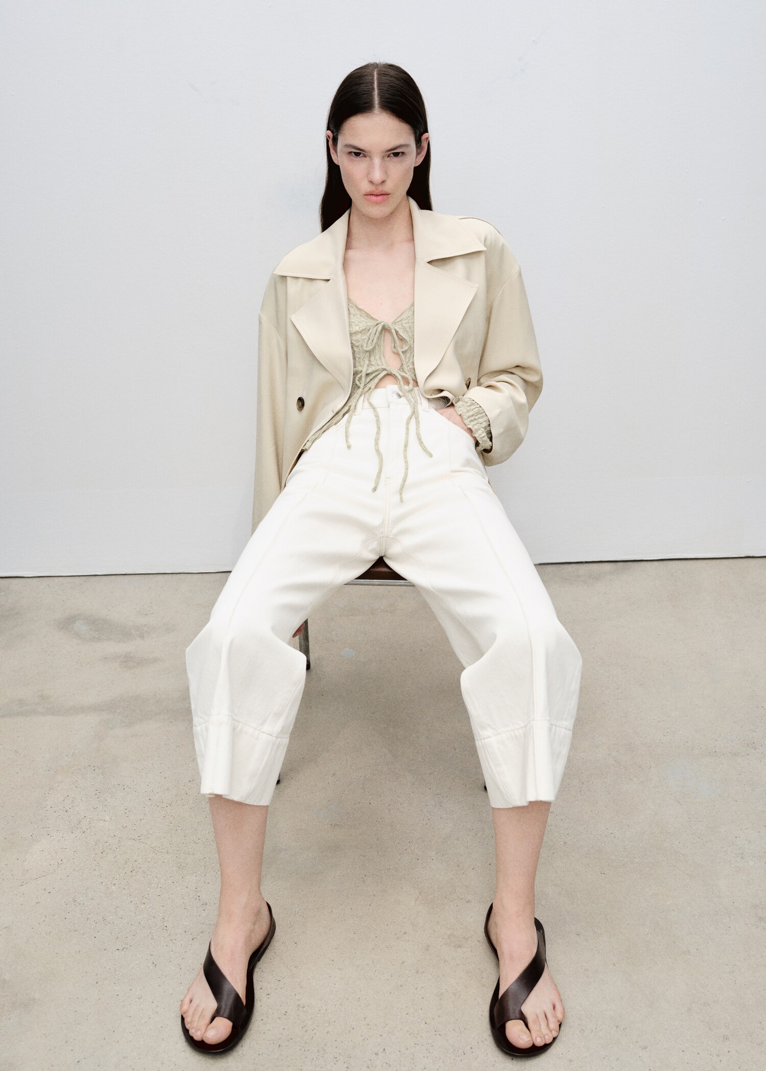 Wide leg cropped jeans with seam detail - Details of the article 2