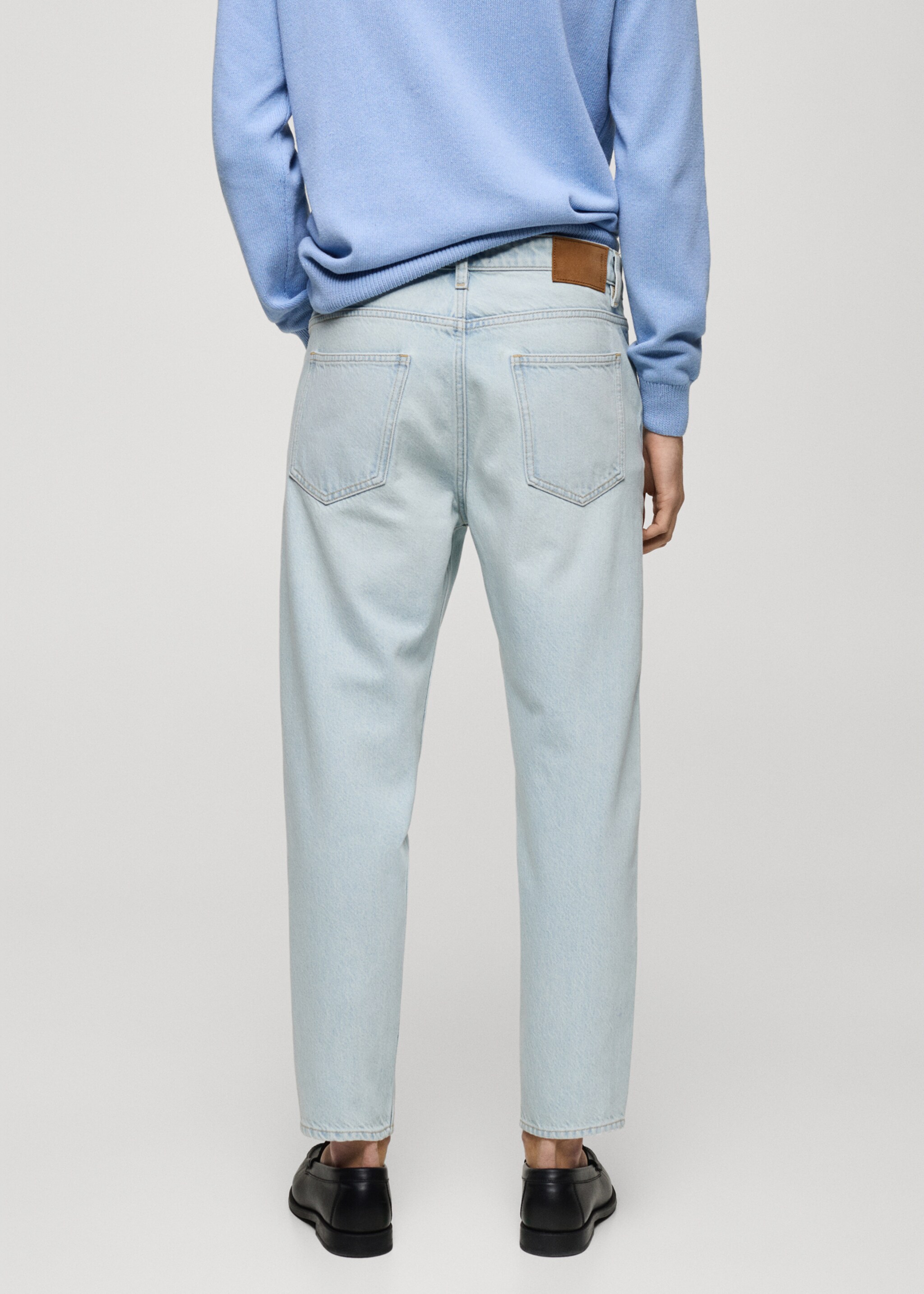 Cropped carrot-fit jeans - Reverse of the article, Bleach Blue. Ref: 87055921-00.