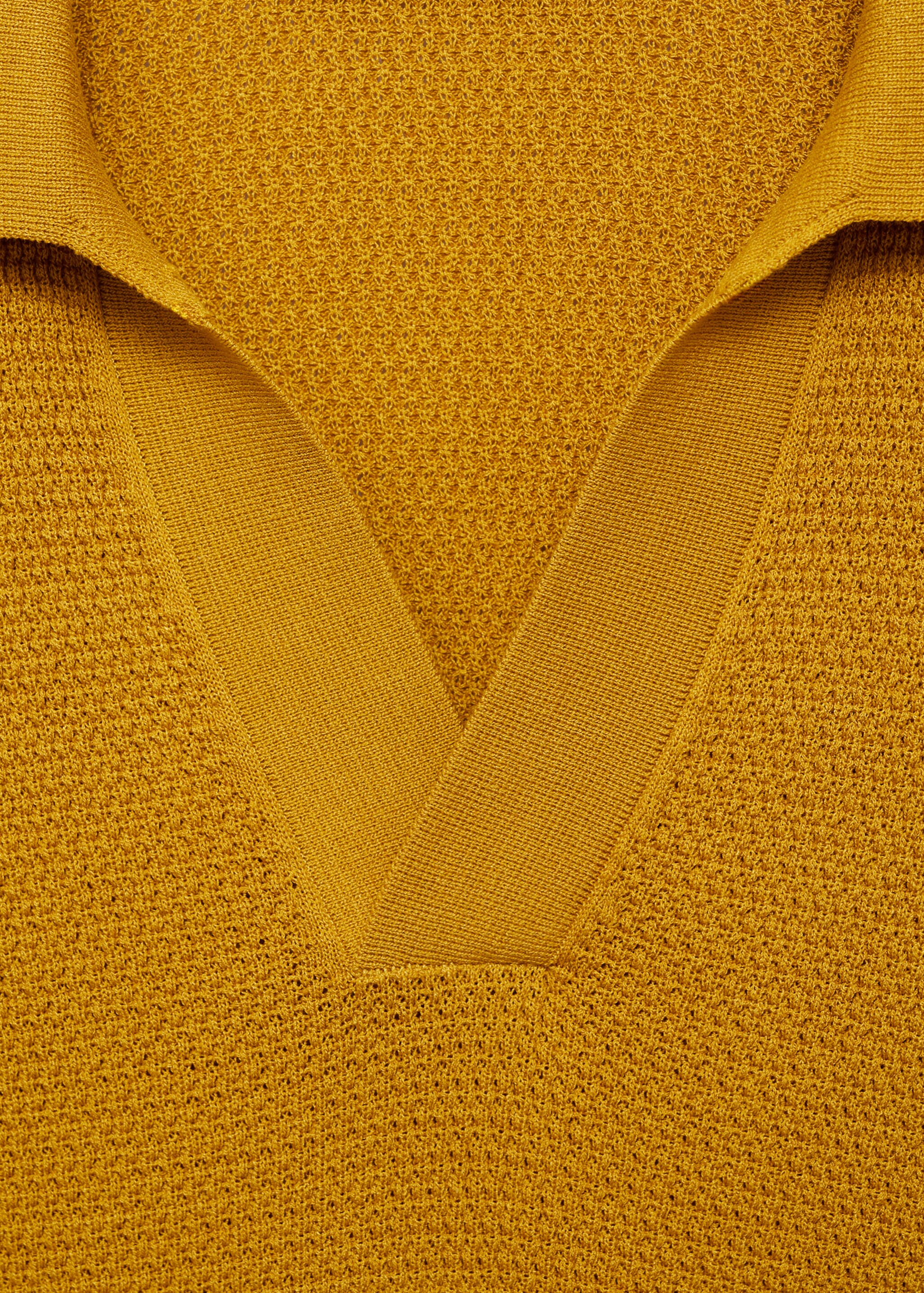 Structured fine-knit polo shirt - Details of the article 8, Curry. Ref: 87055933-00.