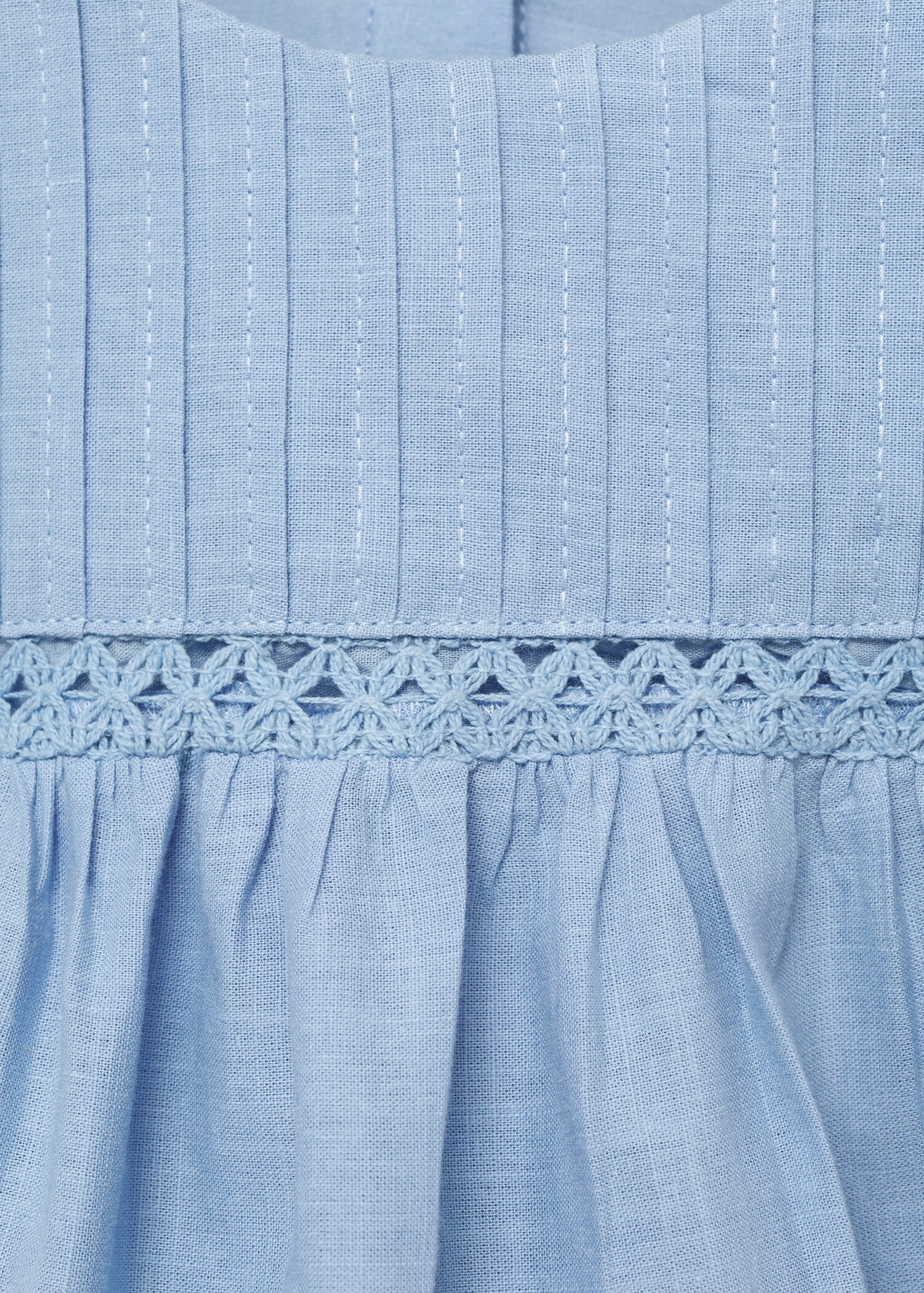 Kleid mit gestickten Details - Detail des Artikels 8