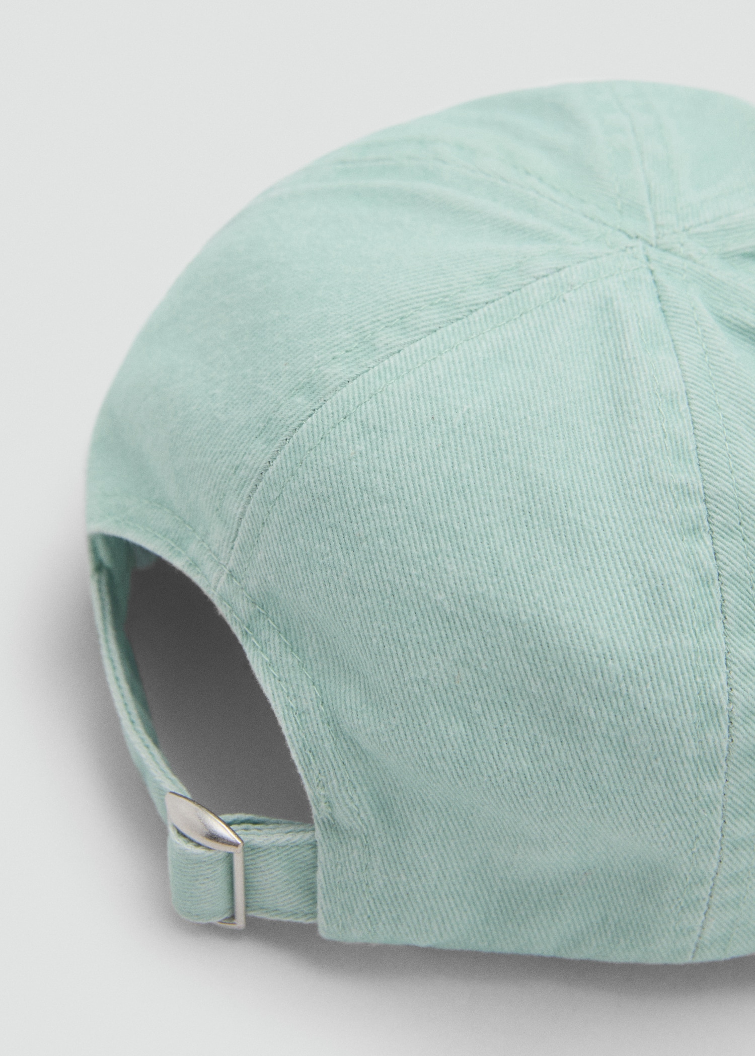 Cap with embroidered visor - Details of the article 1