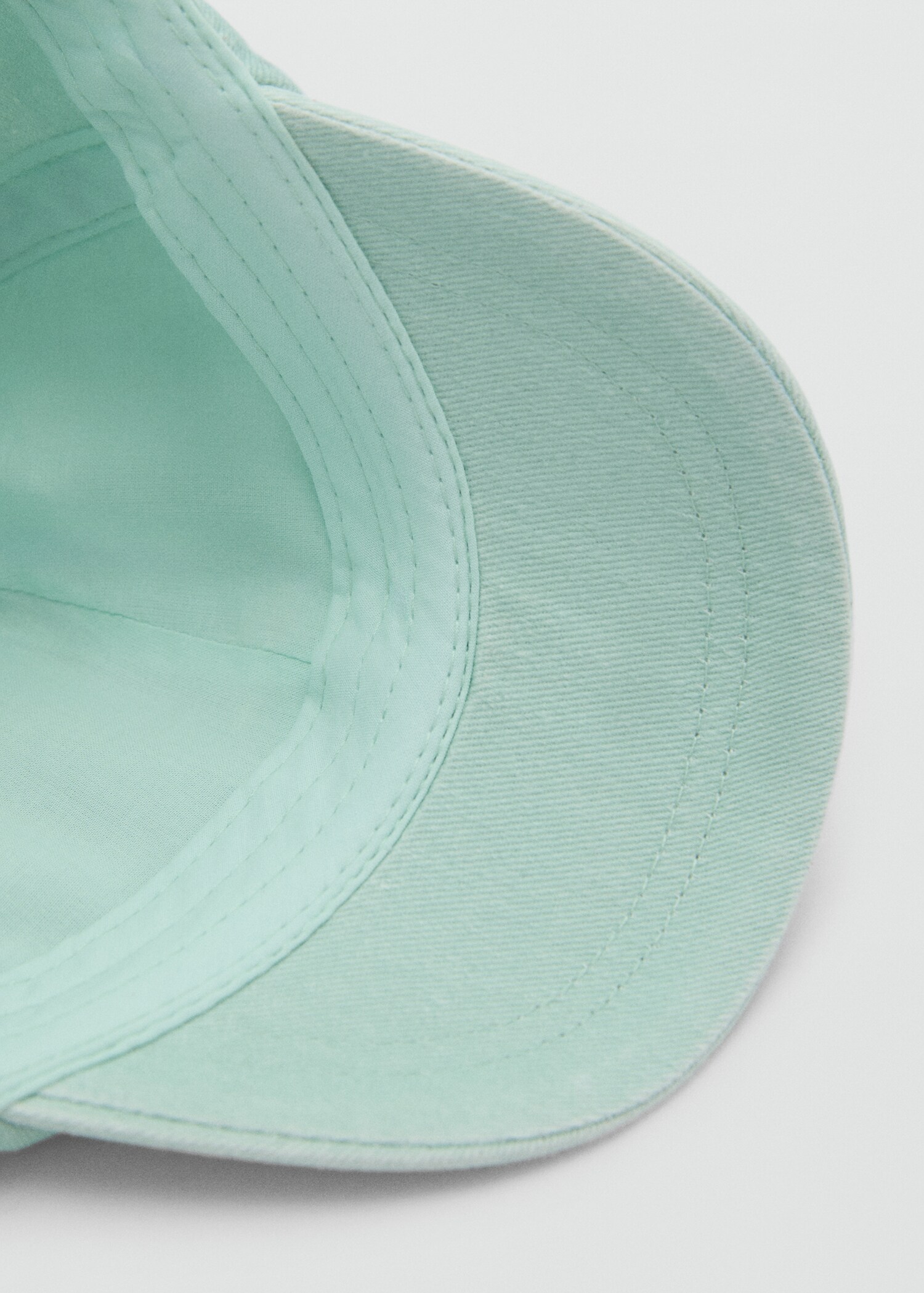Cap with embroidered visor - Details of the article 2