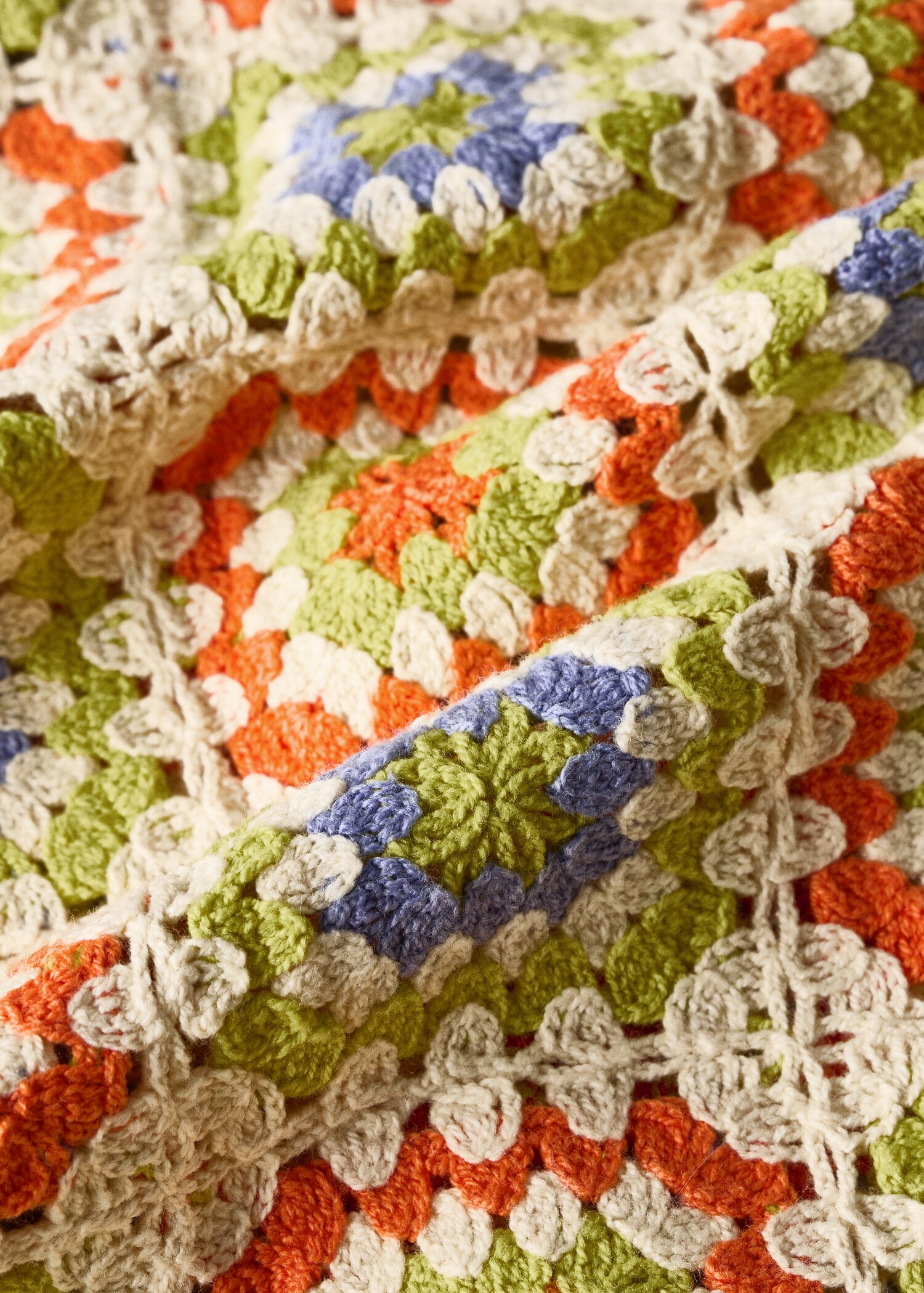 Children's multi-coloured crochet blanket - Details of the article 1