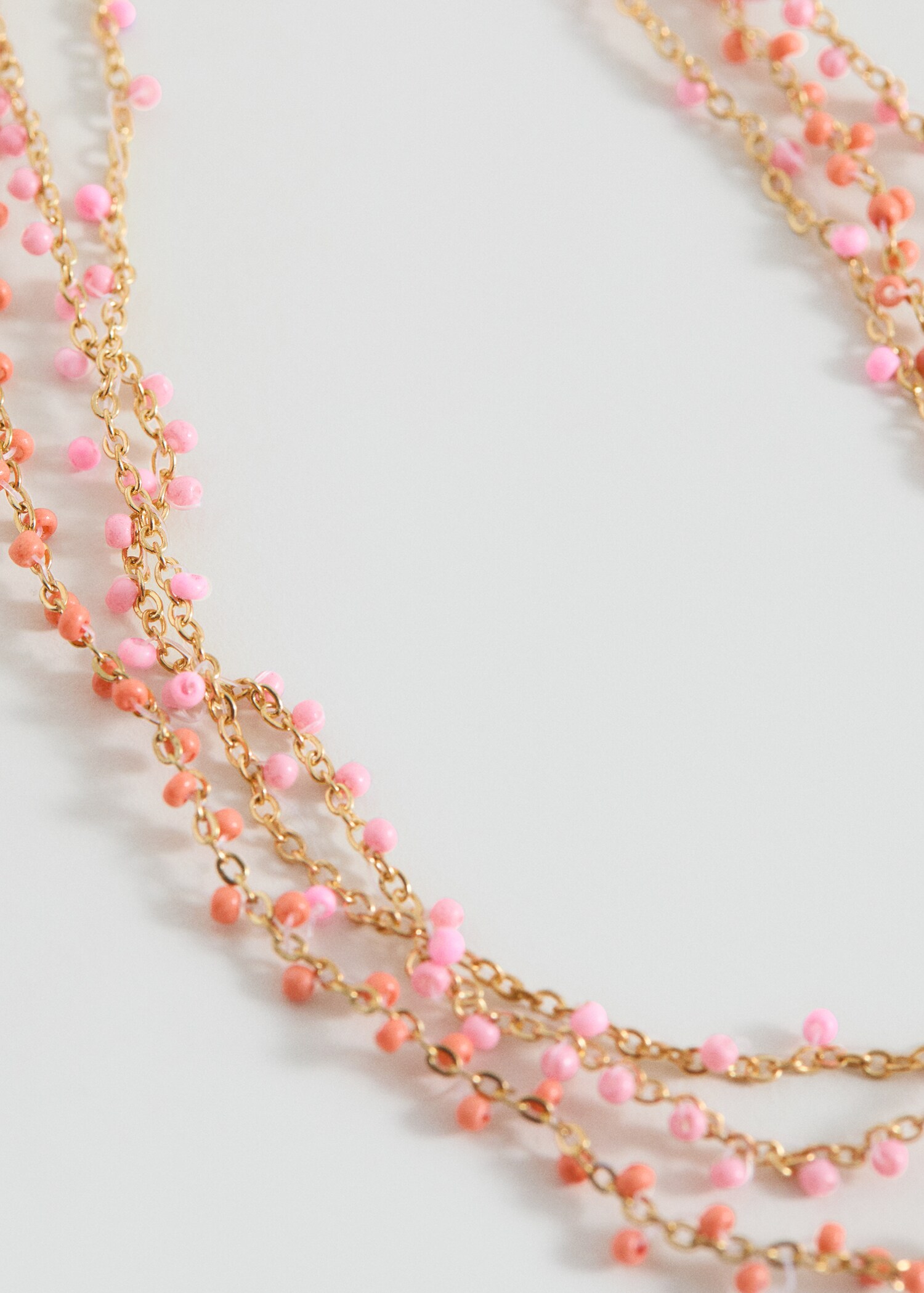 Dreireihige Kette mit Anhängern - Mittlere Ansicht