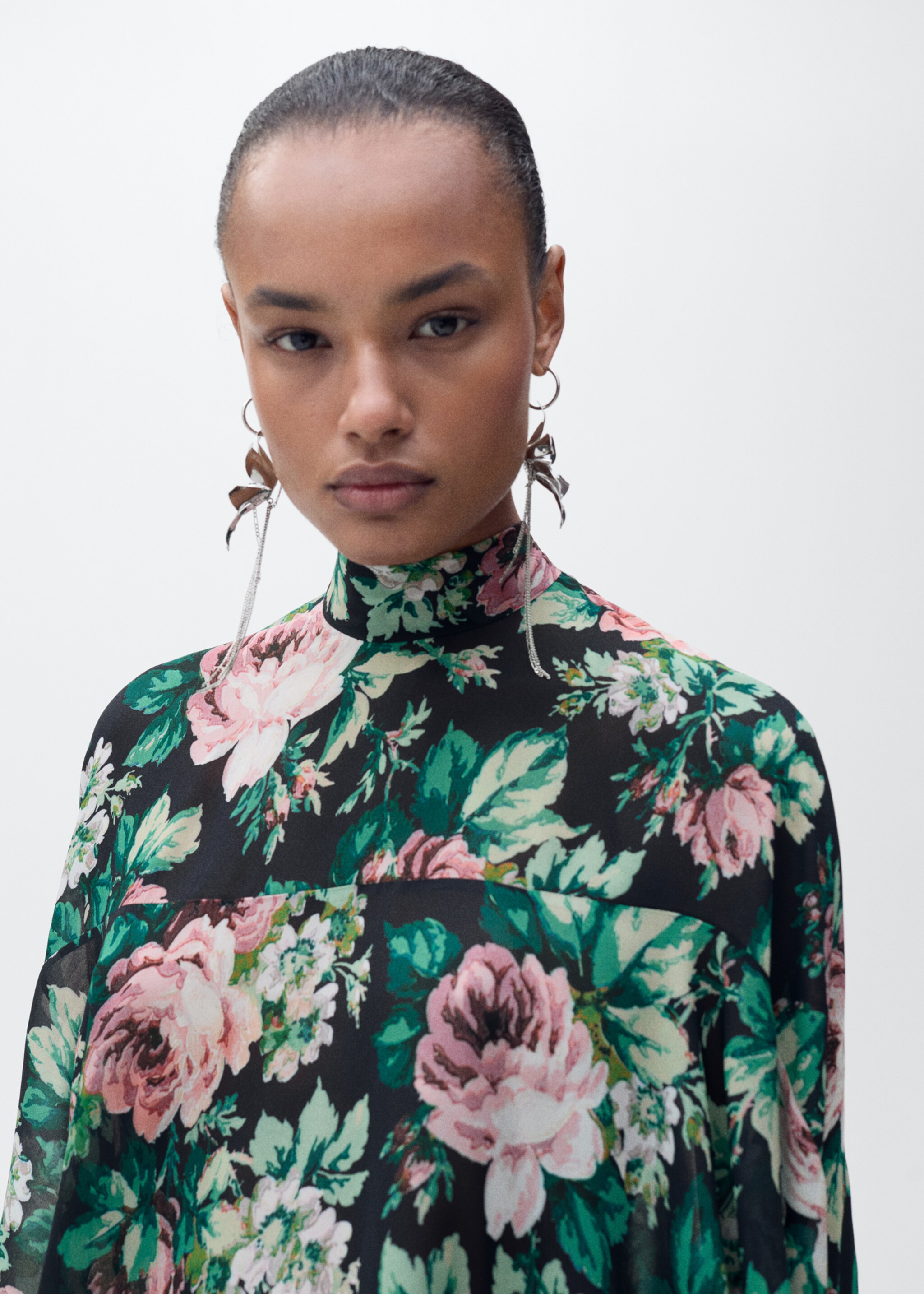 Floral-print turtleneck blouse - Details of the article 1, Black. Ref: 87055993-00.