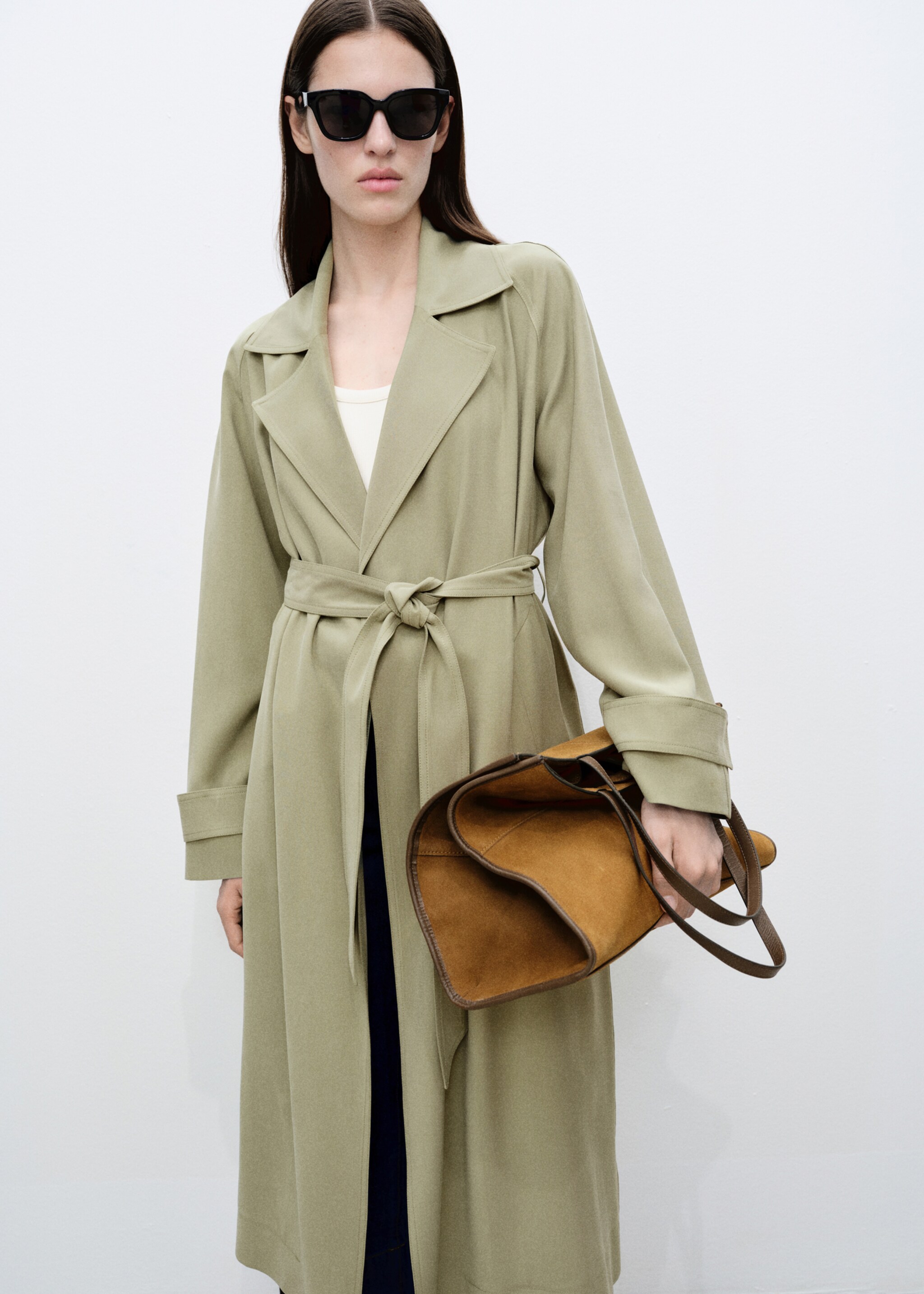 Mjuk trenchcoat med bälte - Bild av mittparti, Khaki. Ref: 87056354-00.