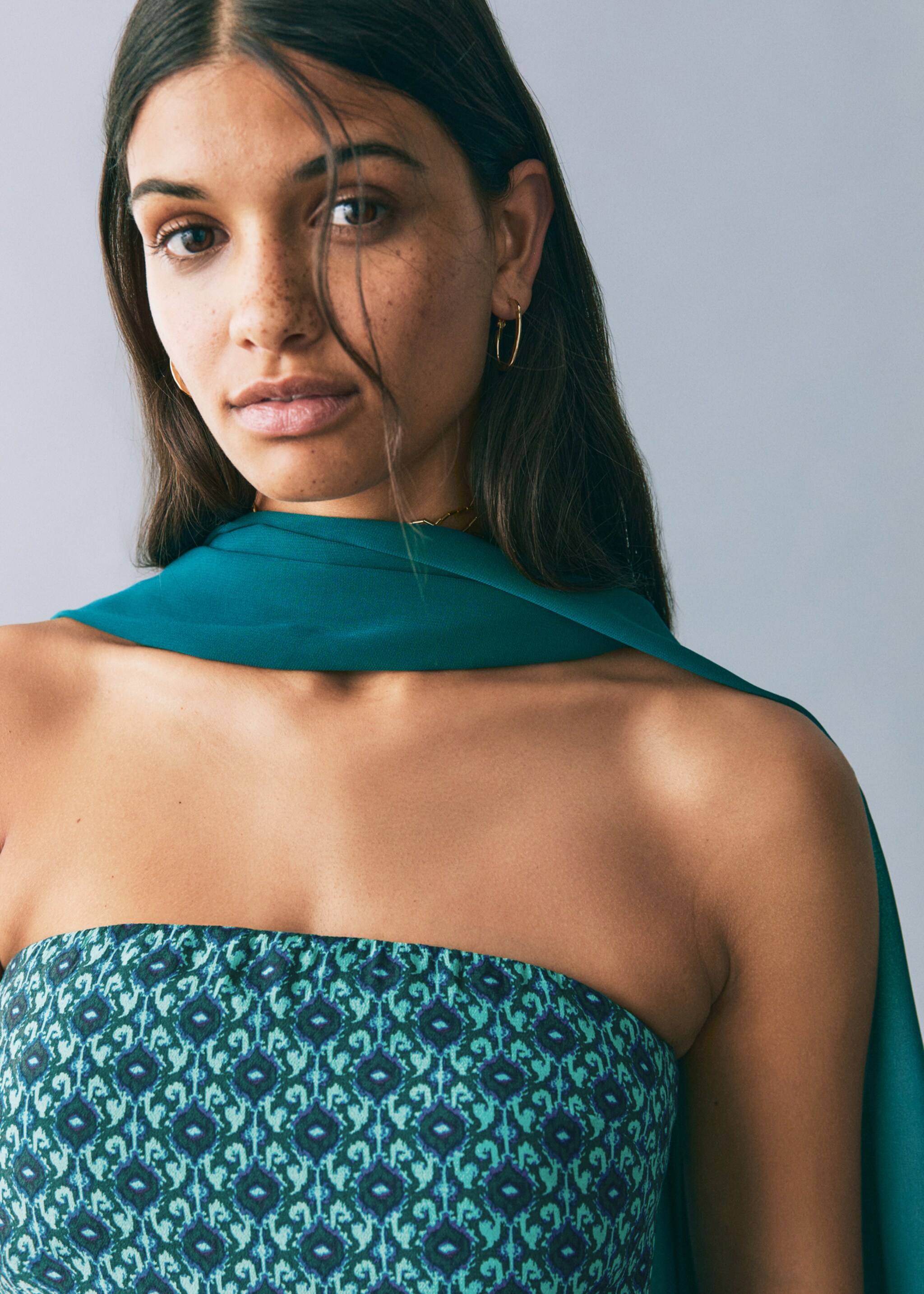 Top mit Chiffonlage - Detail des Artikels 1, Petrolblau. Ref: 87056366-00.