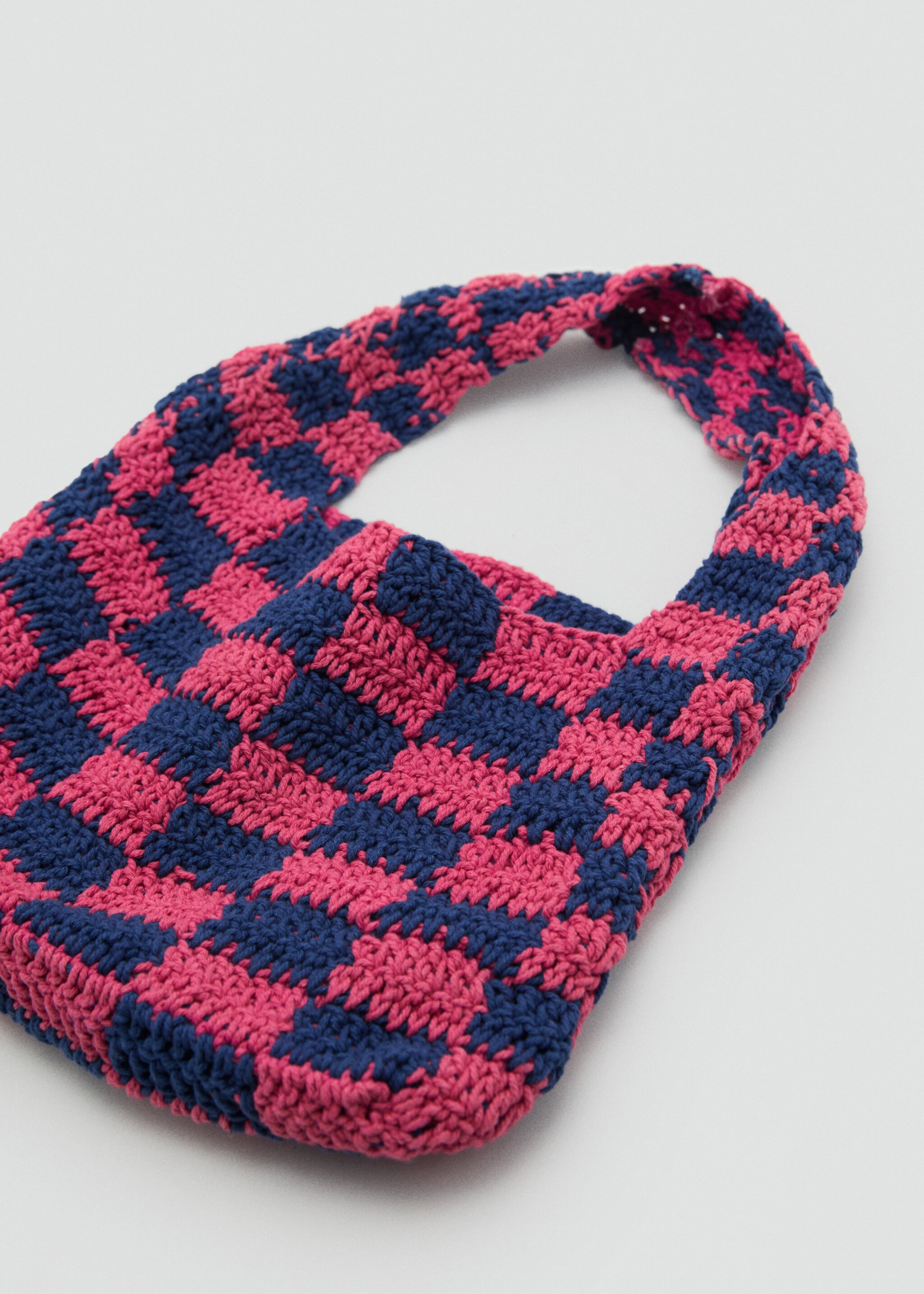 Check crochet bag - Details of the article 1, Fuchsia. Ref: 87056716-00.