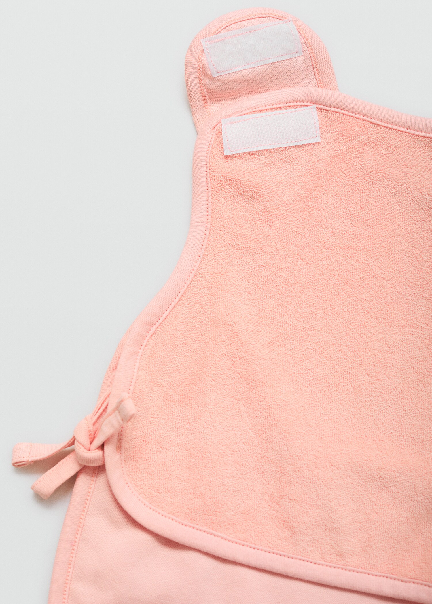 Terry cloth bib with embroidered details - Details of the article 2