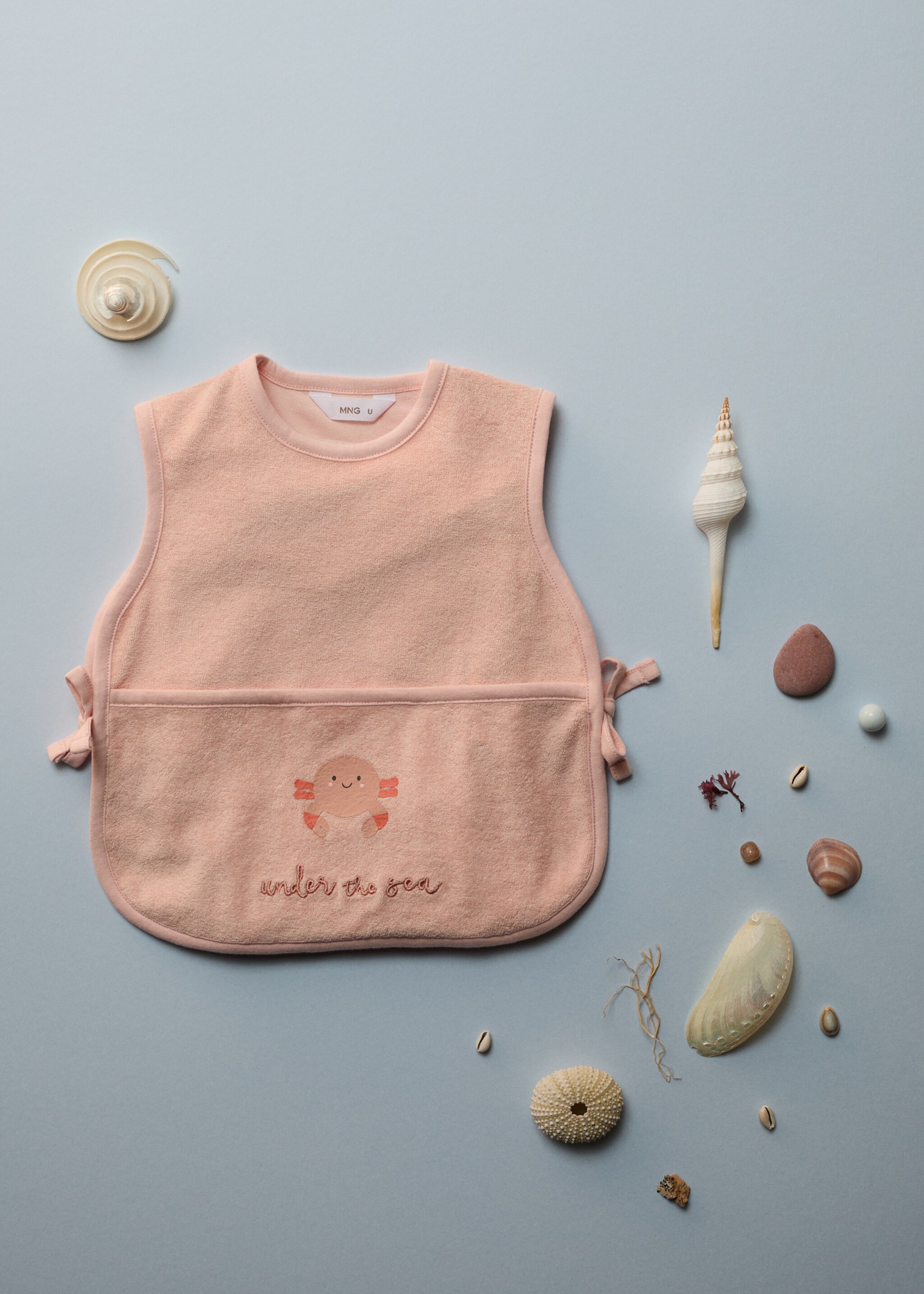 Terry cloth bib with embroidered details - Details of the article 5, Pastel Pink. Ref: 87056718-00.