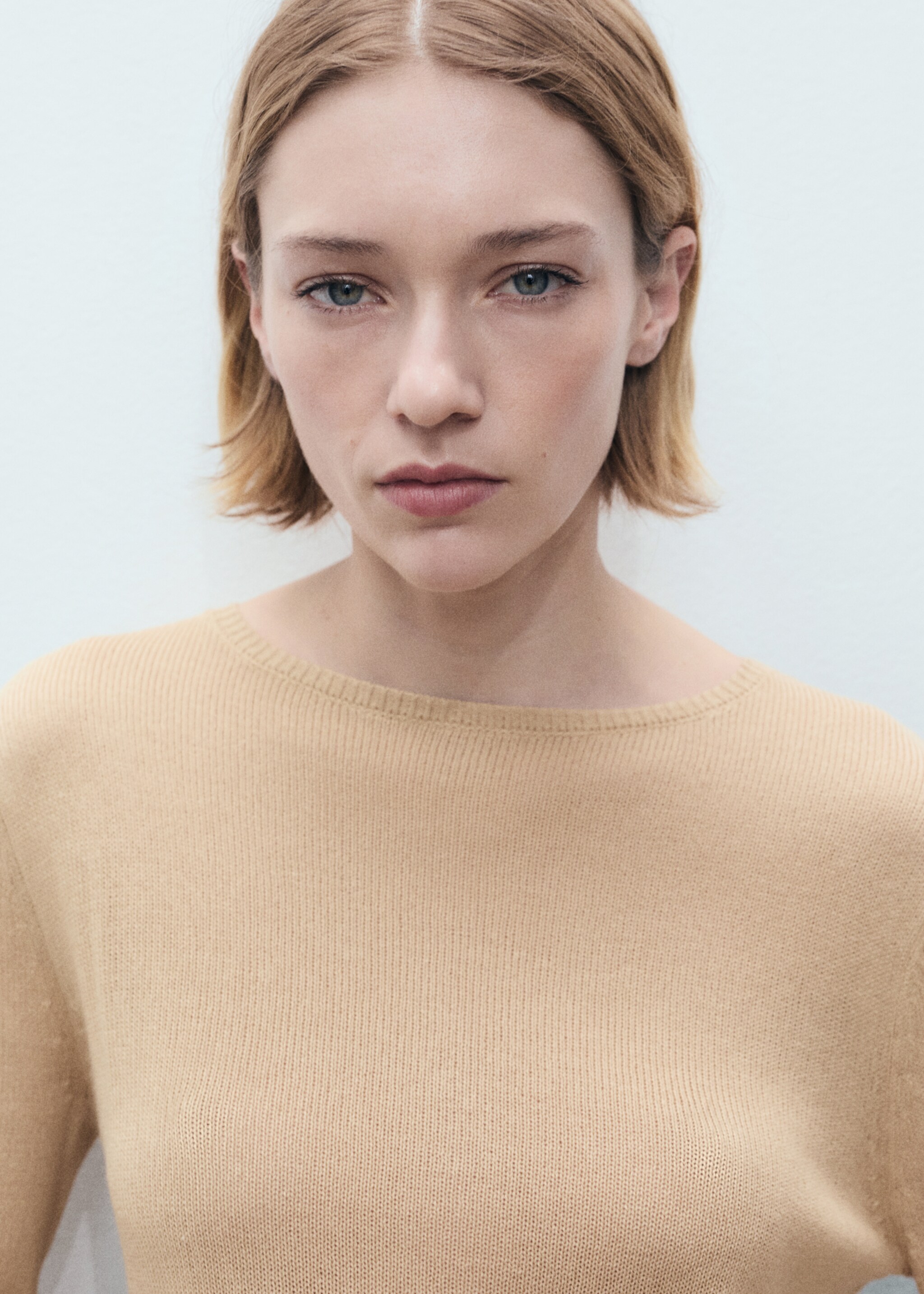 Pullover aus Leinengemisch mit Bateau-Ausschnitt - Detail des Artikels 1, Mittelbraun. Ref: 87057168-00.