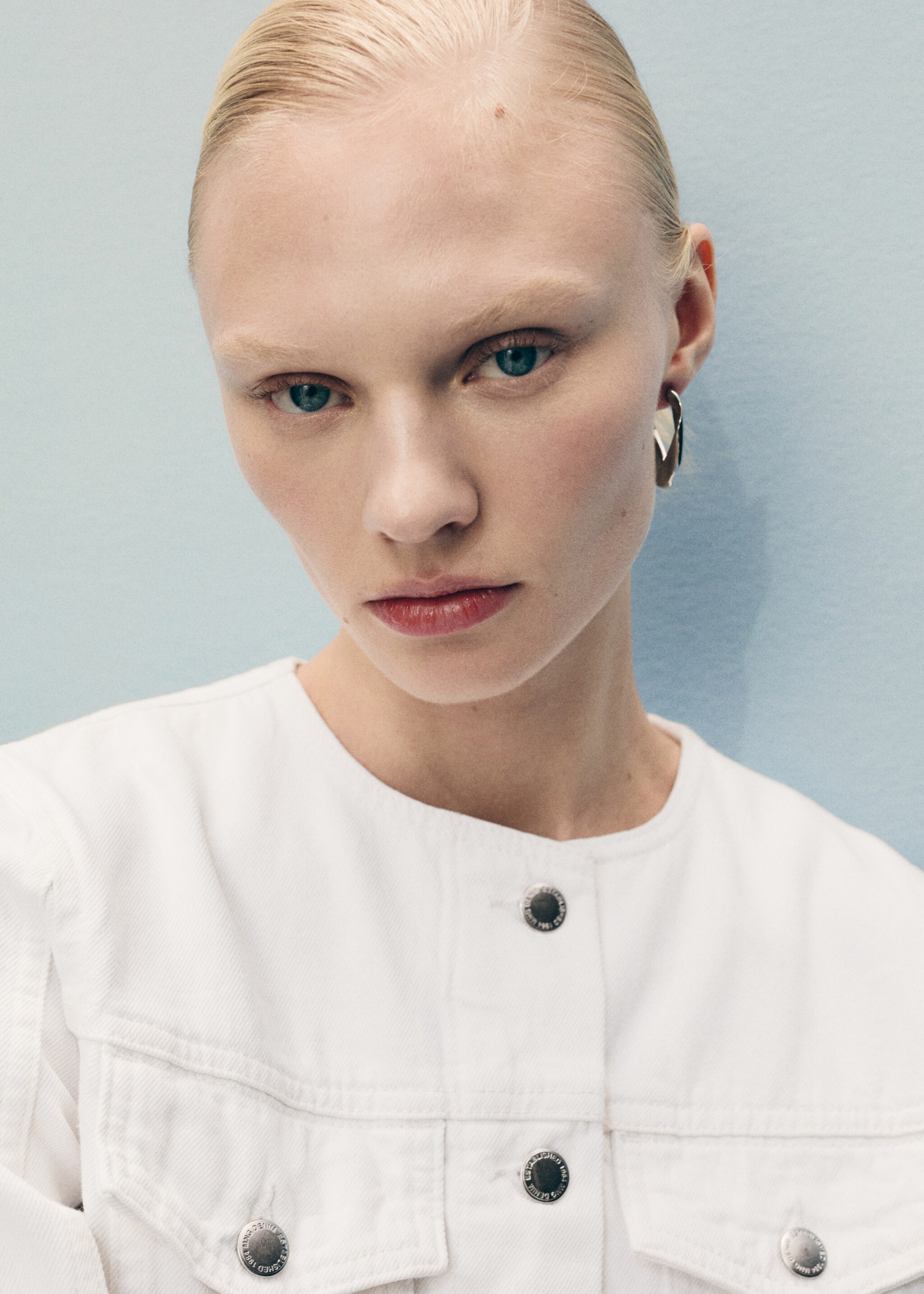 Crop denim jacket - Details of the article 1, White. Ref: 87057175-00.