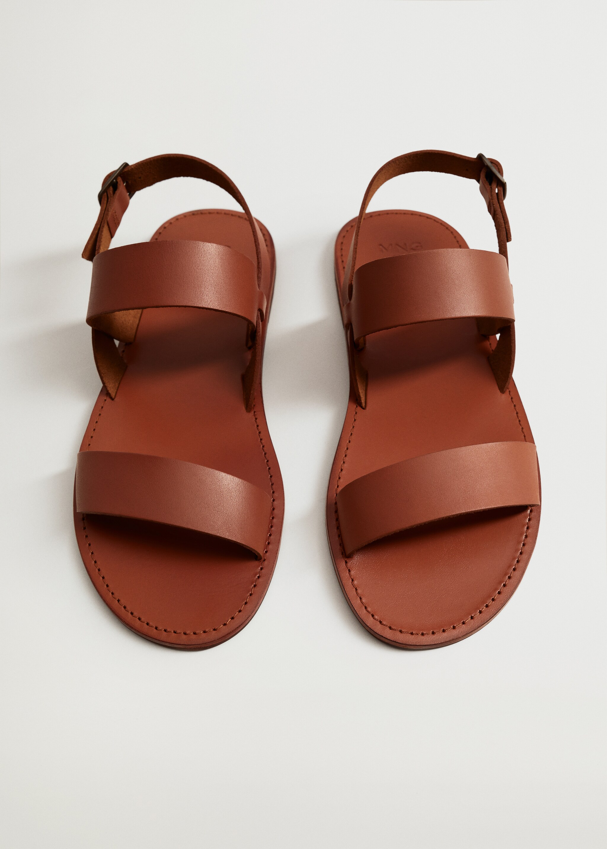 Spartiates cuir - Plan moyen