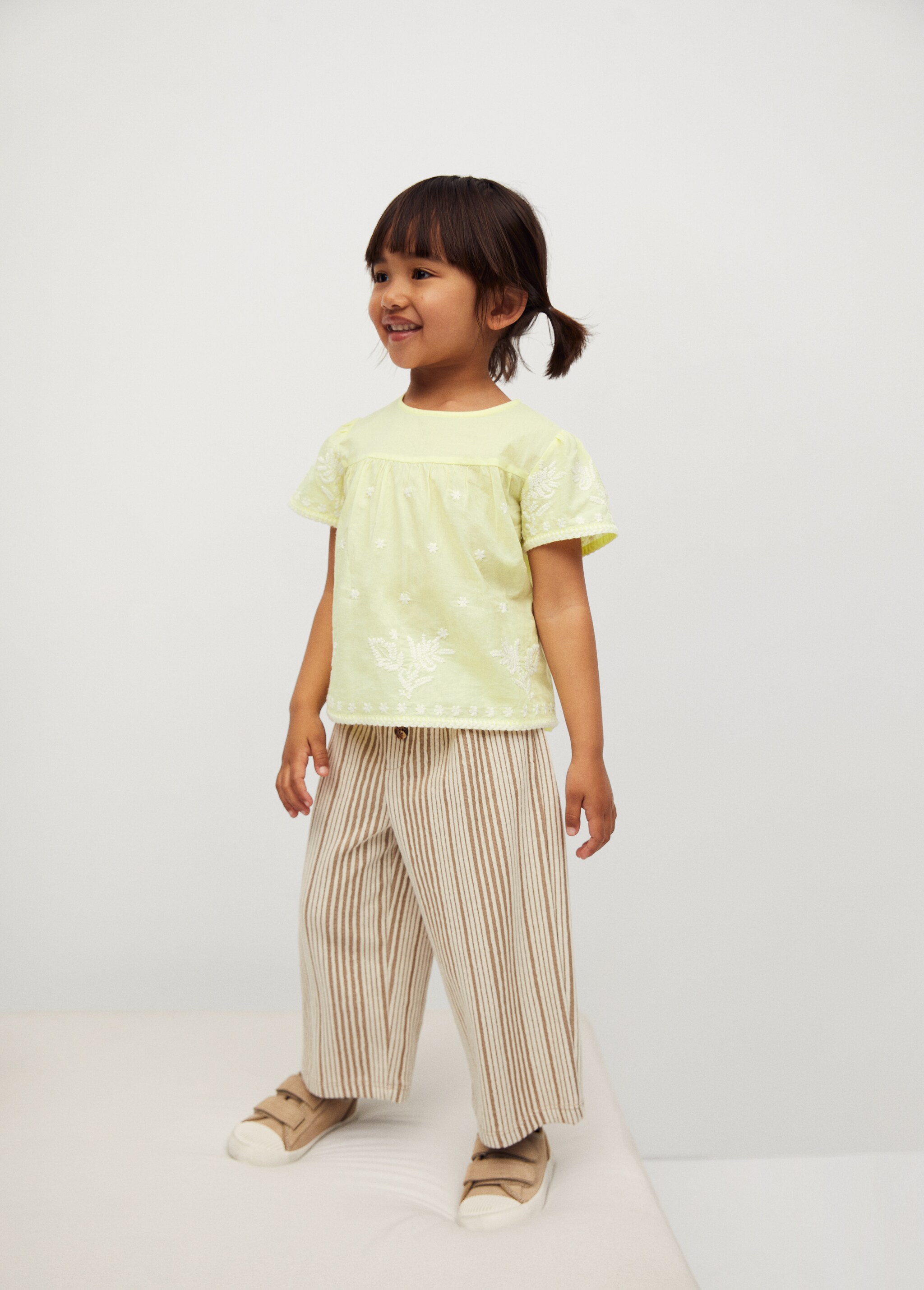 Cotton embroidered blouse - Details of the article 1