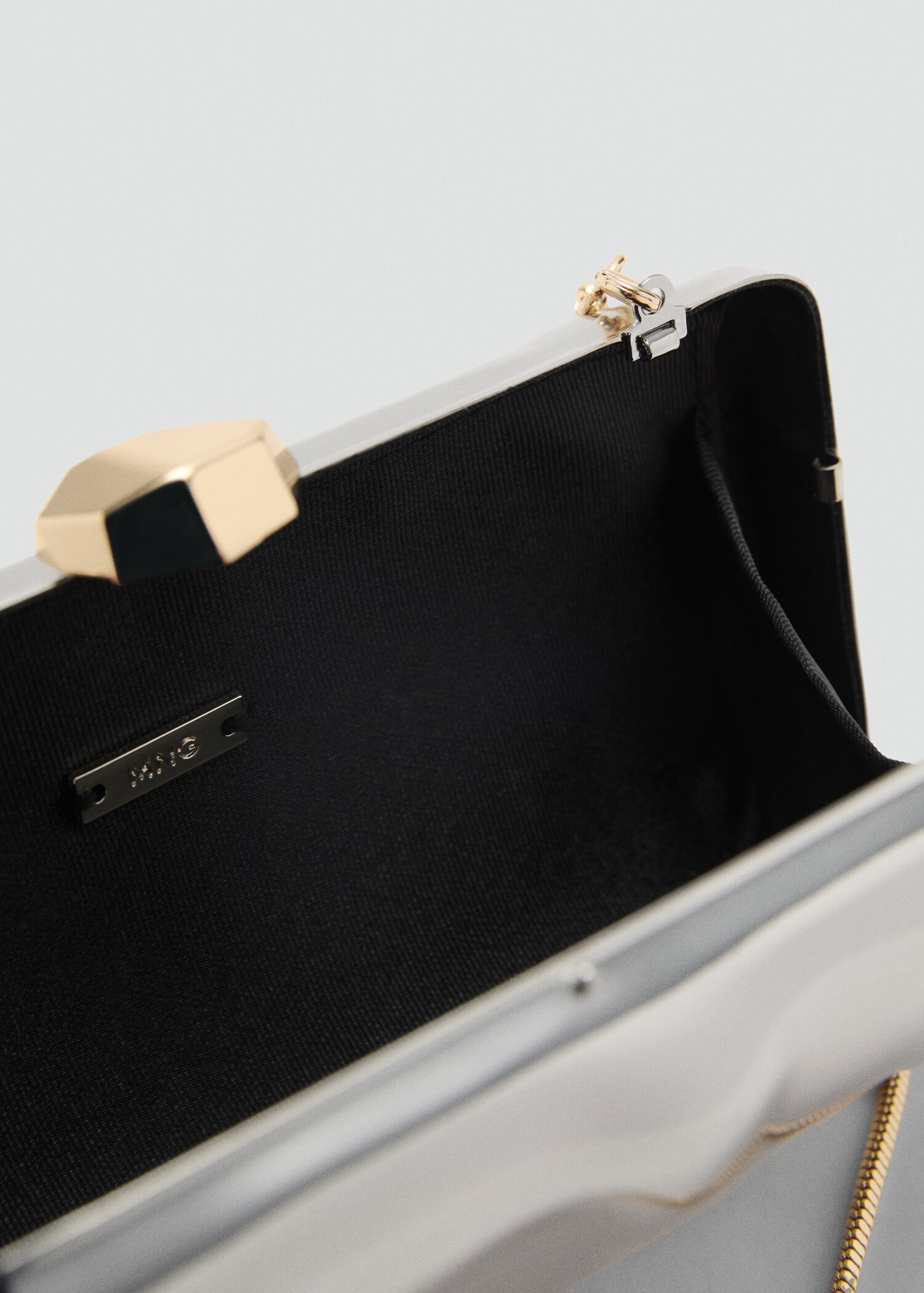 Clutch mit Kettenhenkel - Detail des Artikels 2