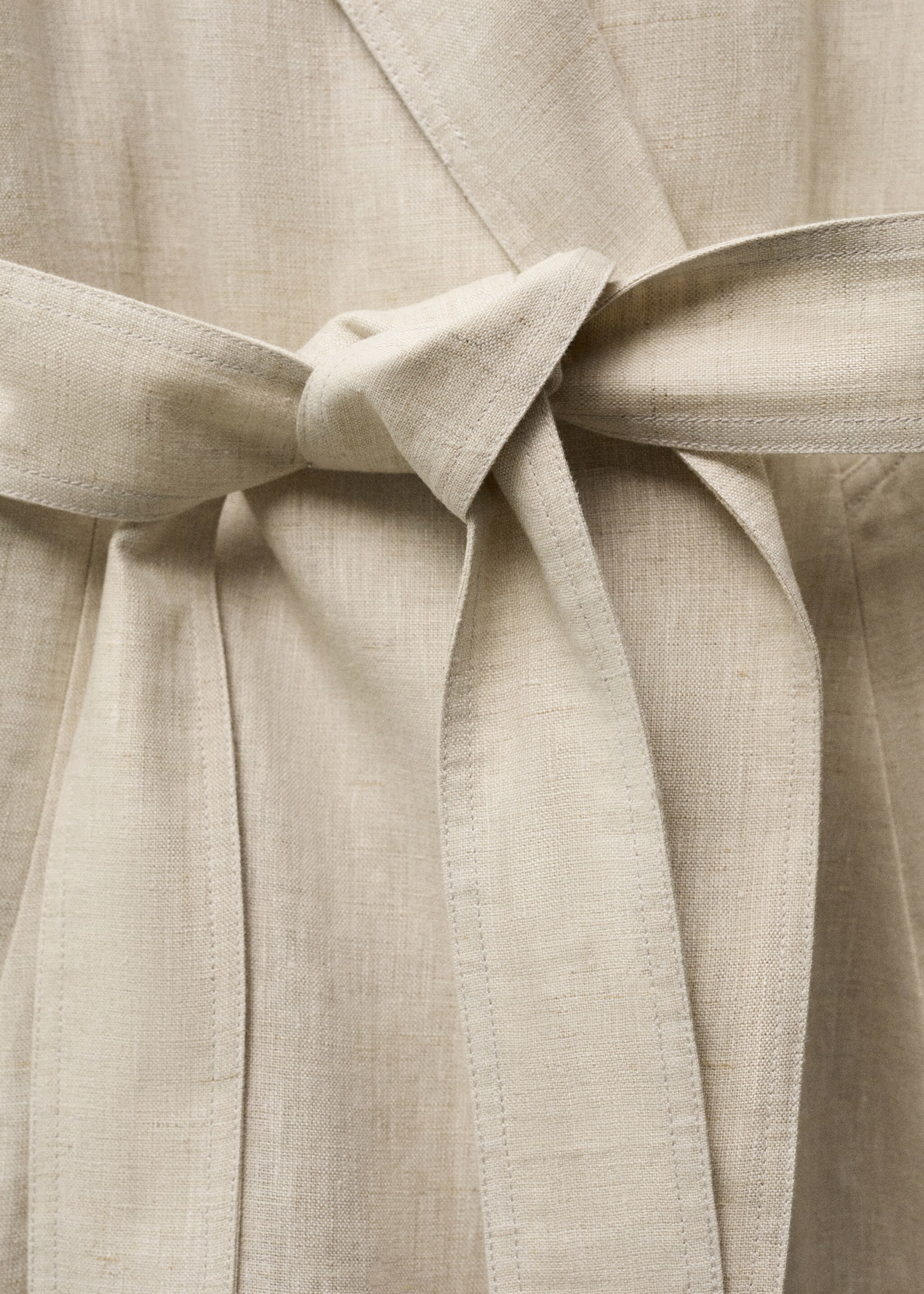 Leinen-Trenchcoat mit markantem Reverskragen - Detail des Artikels 8, Hellgrau/Pastellgrau. Ref: 87057680-00.