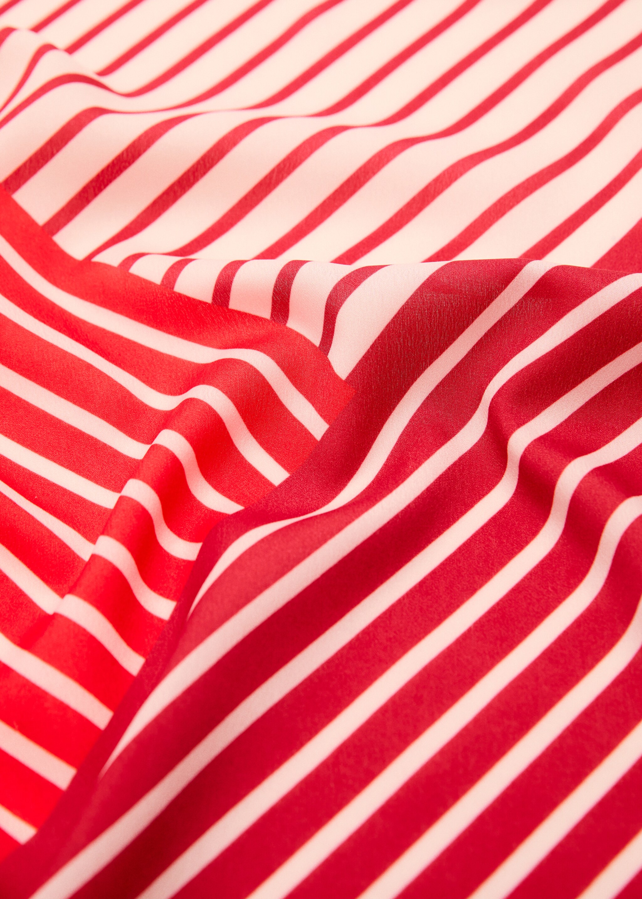 Abstract stripe-print scarf - Medium plane, Red. Ref: 87057688-00.
