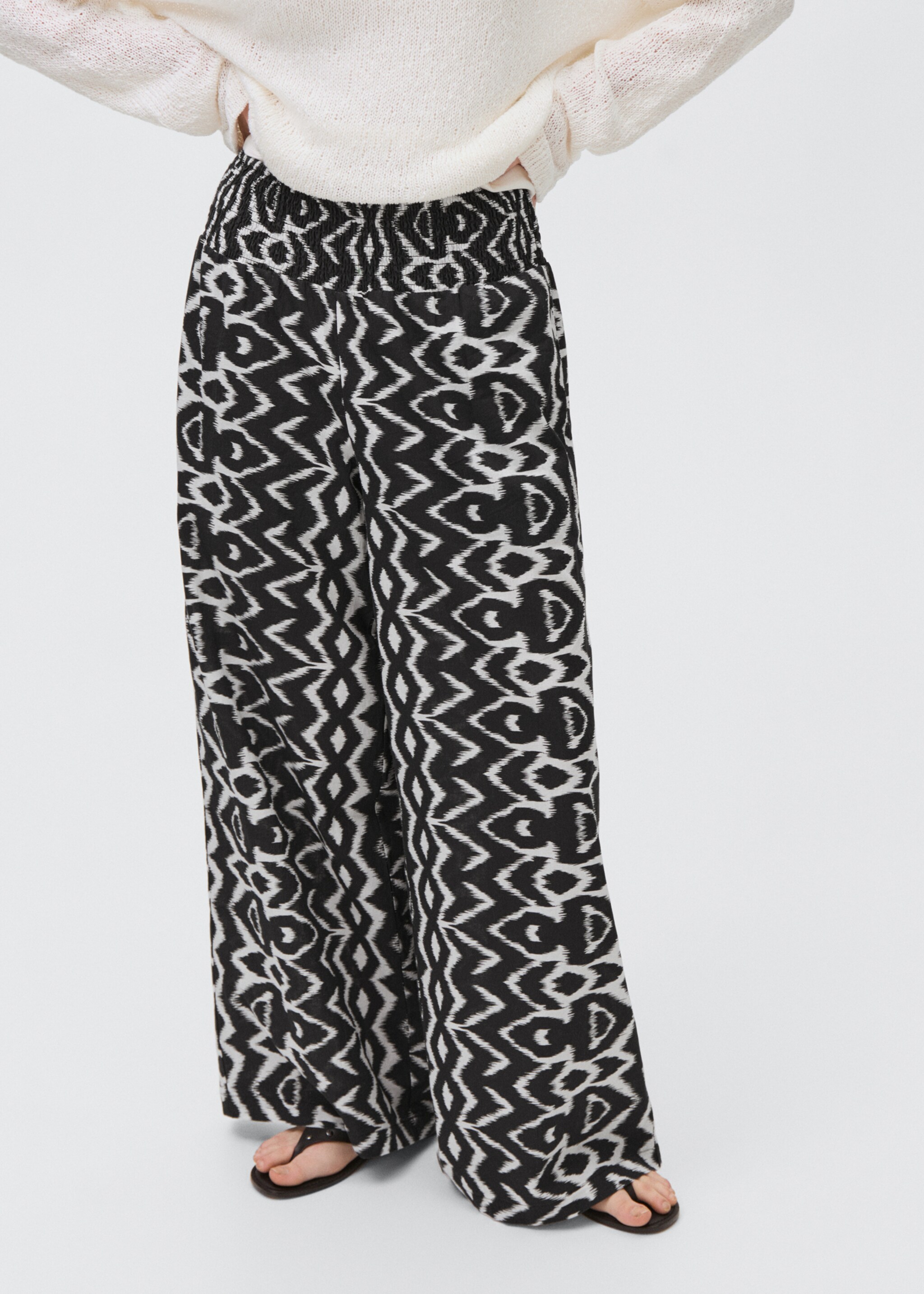 Pantalón recto estampado - Plano medio, Negro. Ref: 87057692-00.