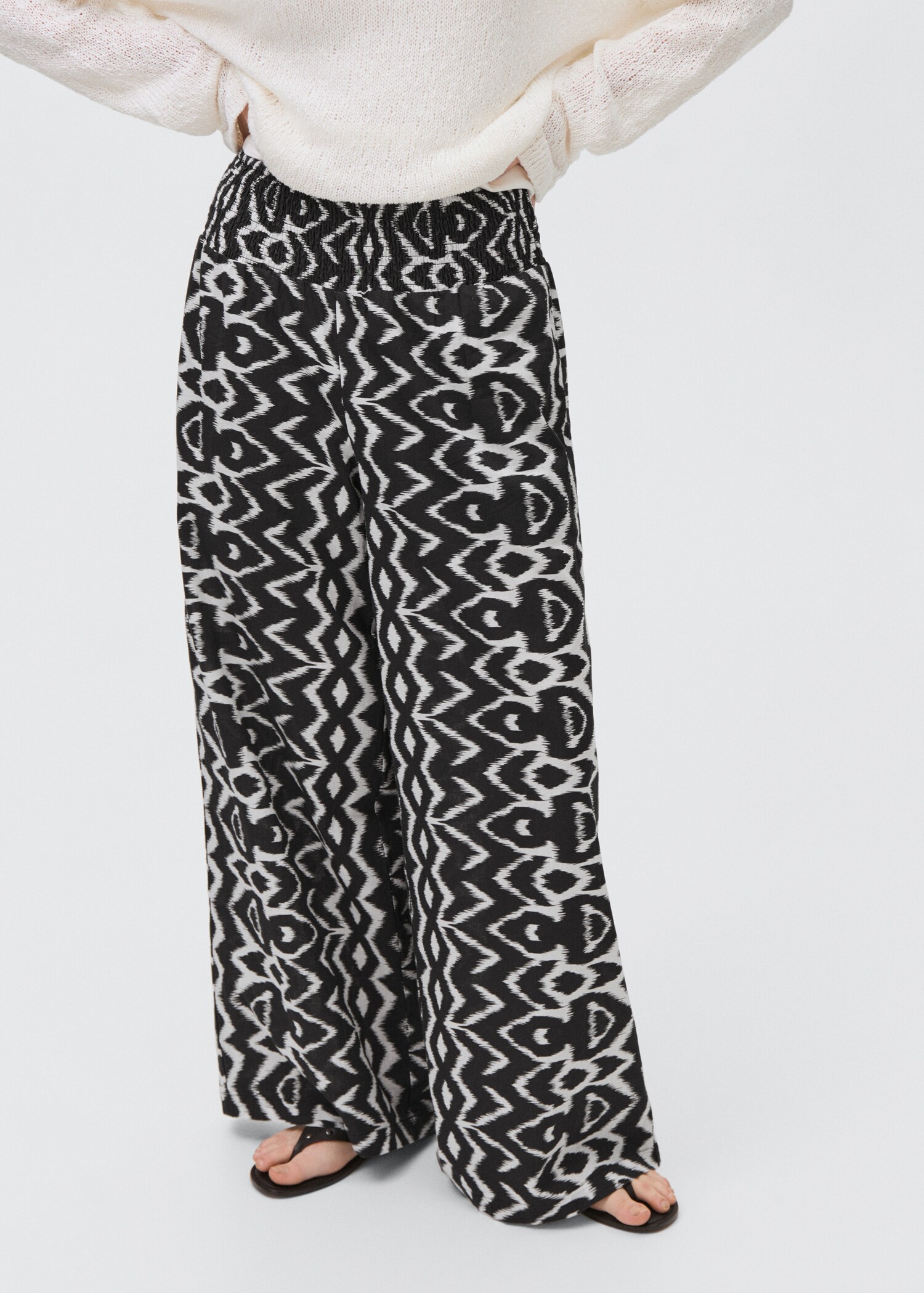 Pantalón recto estampado - Plano medio