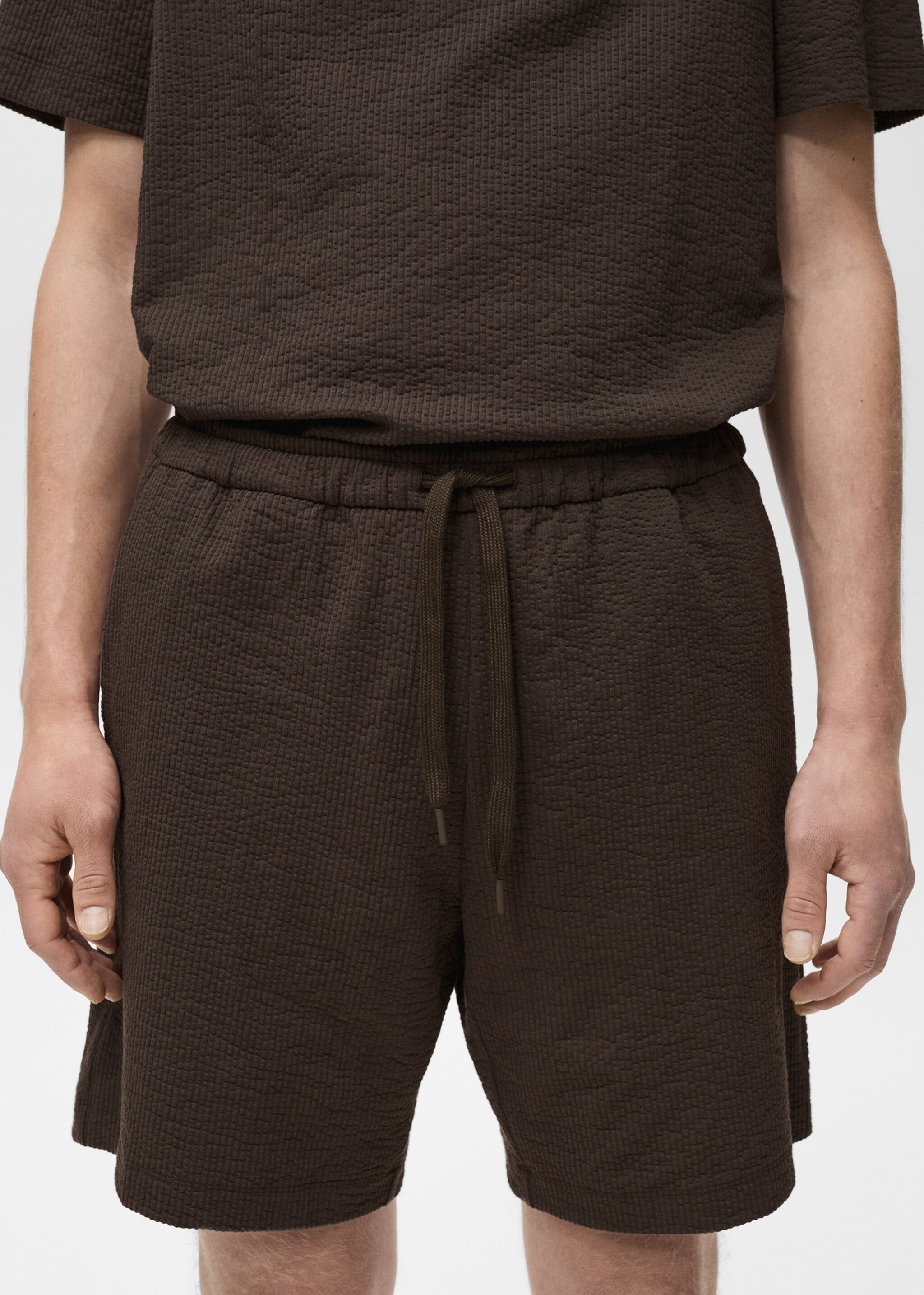 Seersucker shorts with drawstring - Details of the article 1, Chocolate. Ref: 87057895-00.