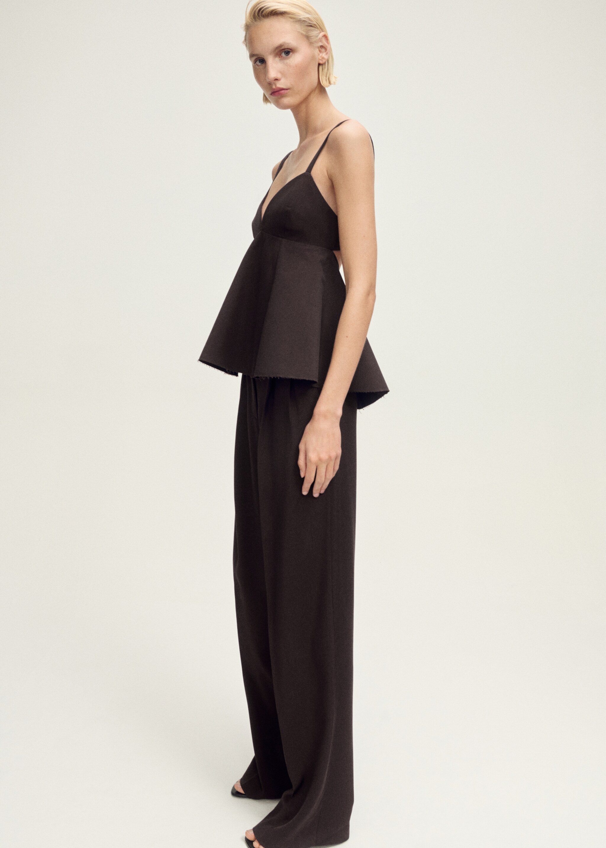 Pantalón pinzas wide leg - Detalle del artículo 2, Chocolate. Ref: 87057905-00.