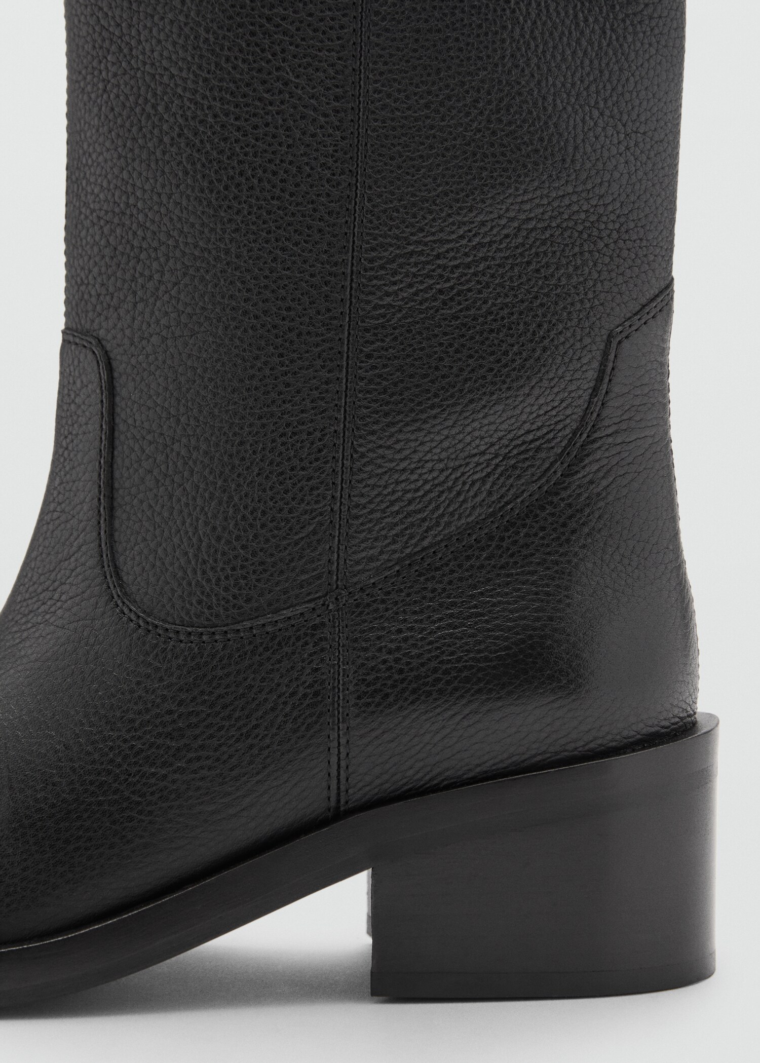 Squared toe leather ankle boots - Details of the article 2