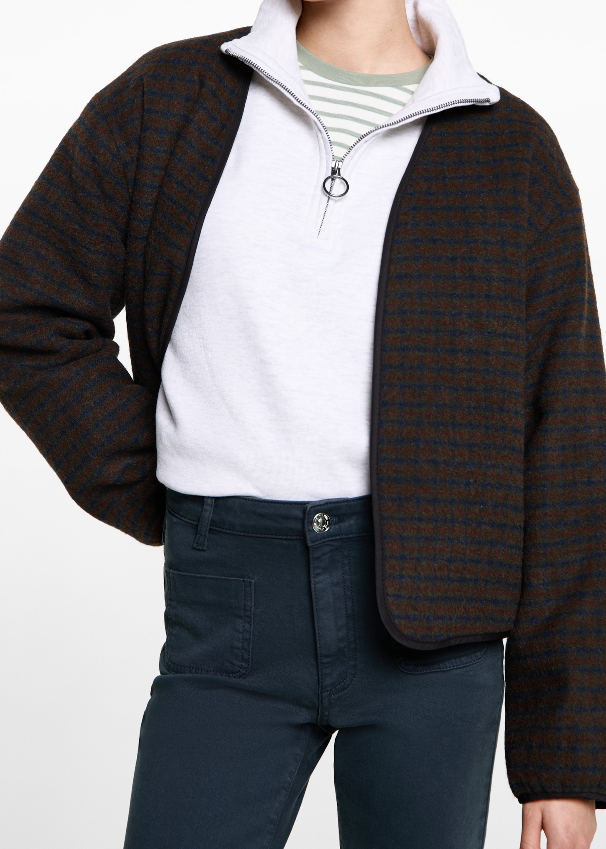 Jean flare poches - Détail de l'article 6, Bleu marine foncé. Ref: 87060421-00.