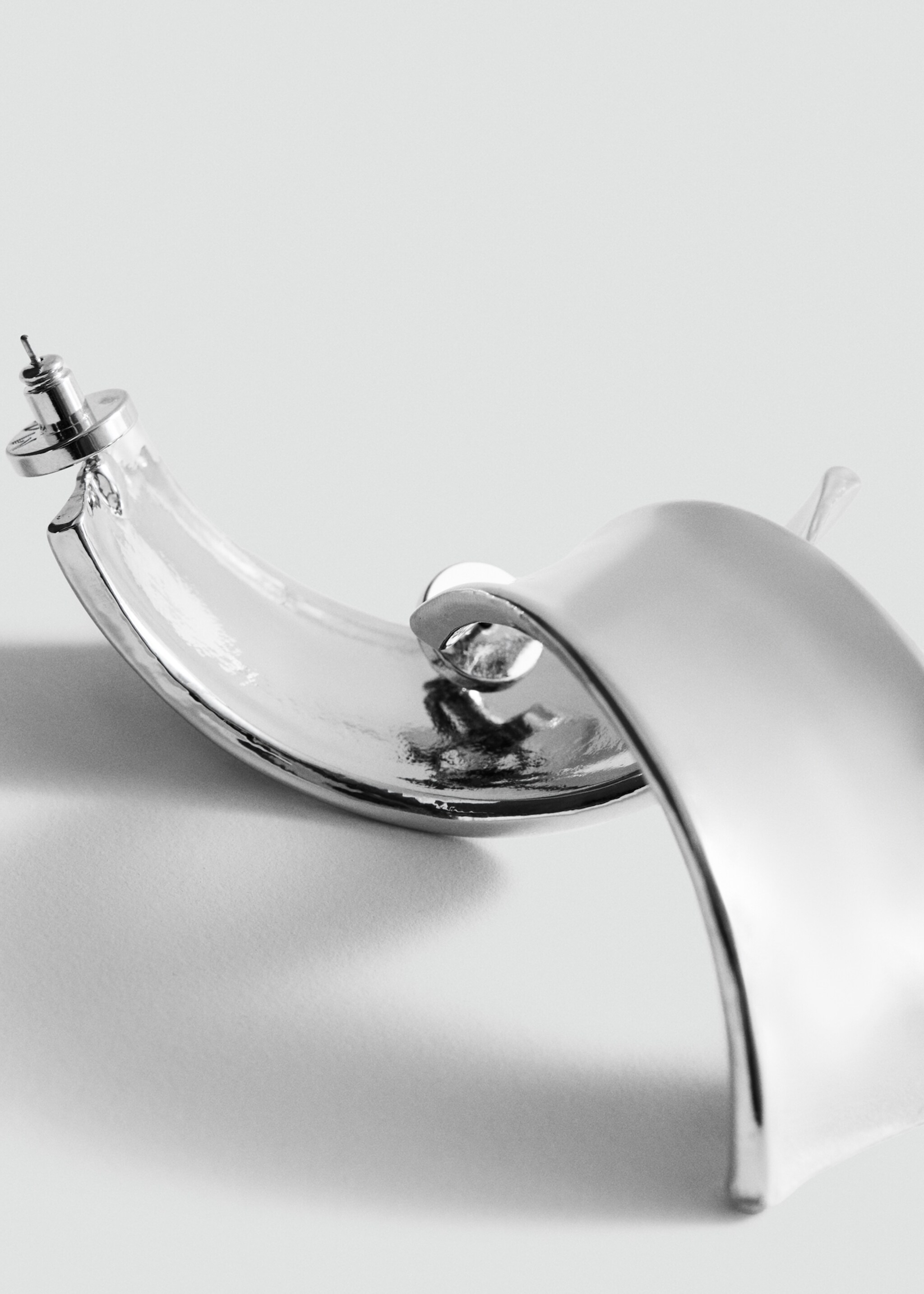Wavy maxi relief earrings - Medium plane, Silver. Ref: 87060423-00.
