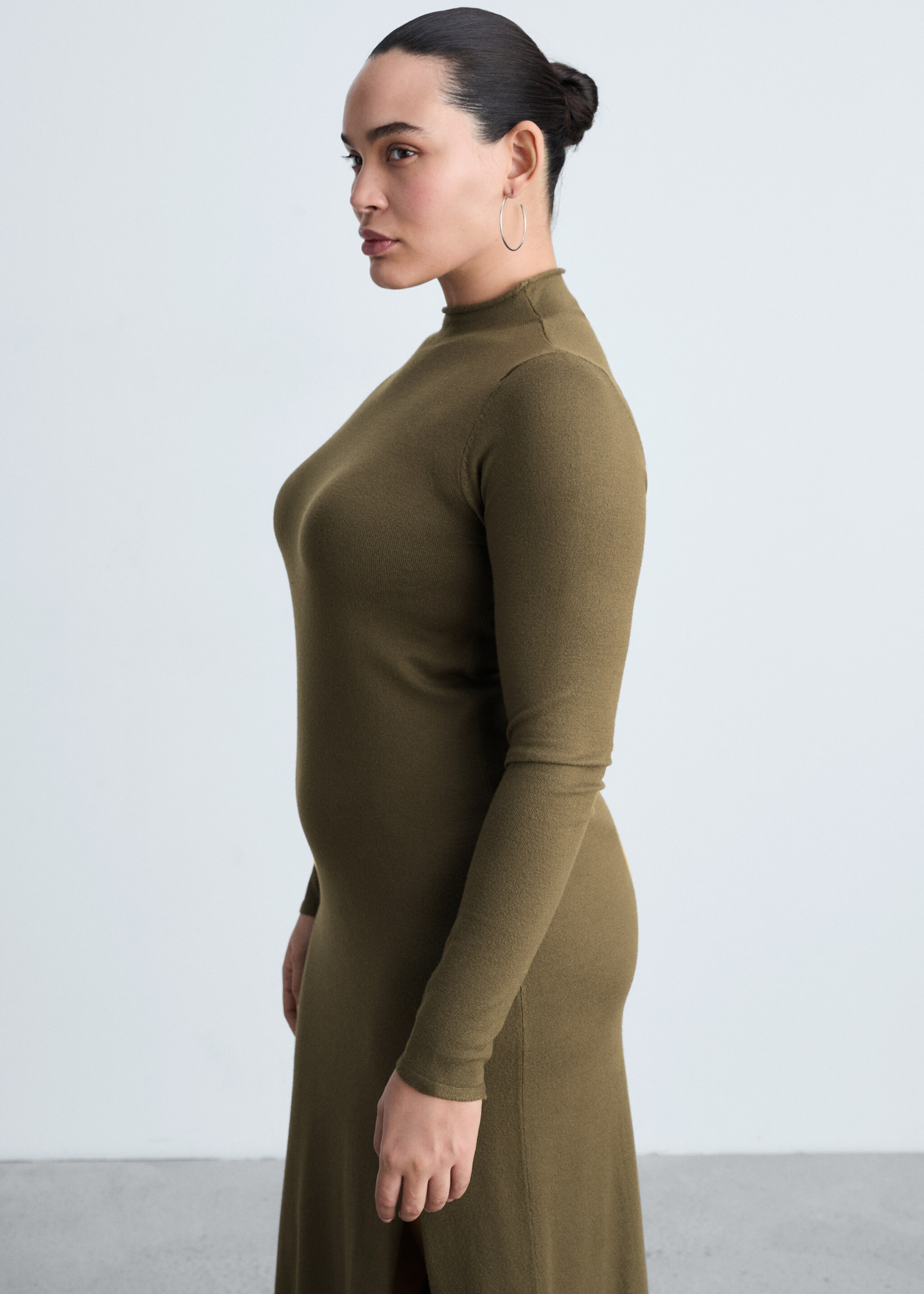 Side slit knit dress - Details of the article 5, Khaki. Ref: 87060425-00.